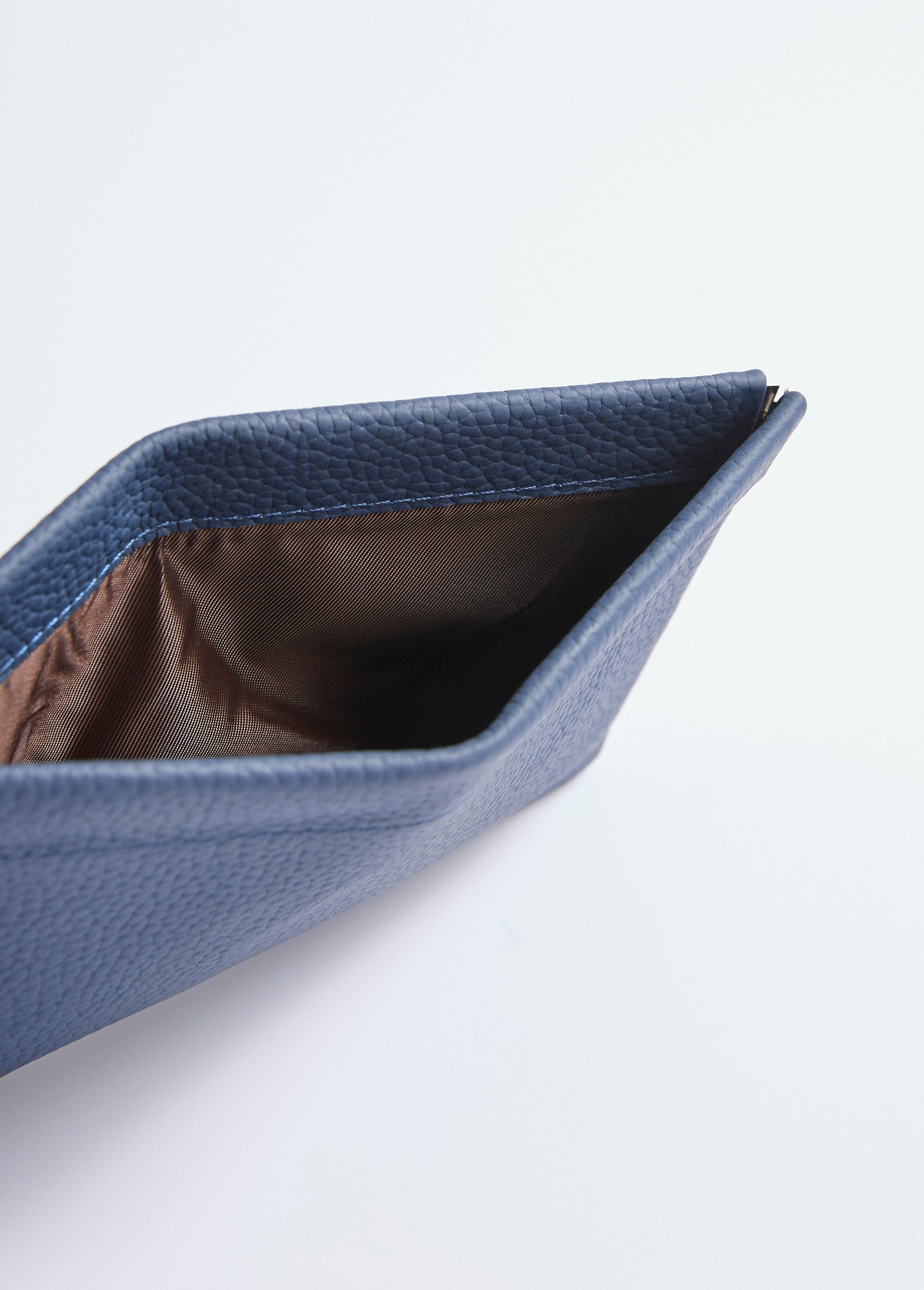 Small_leather_pouch_with_rigid_closure_Marine_DE1_slim