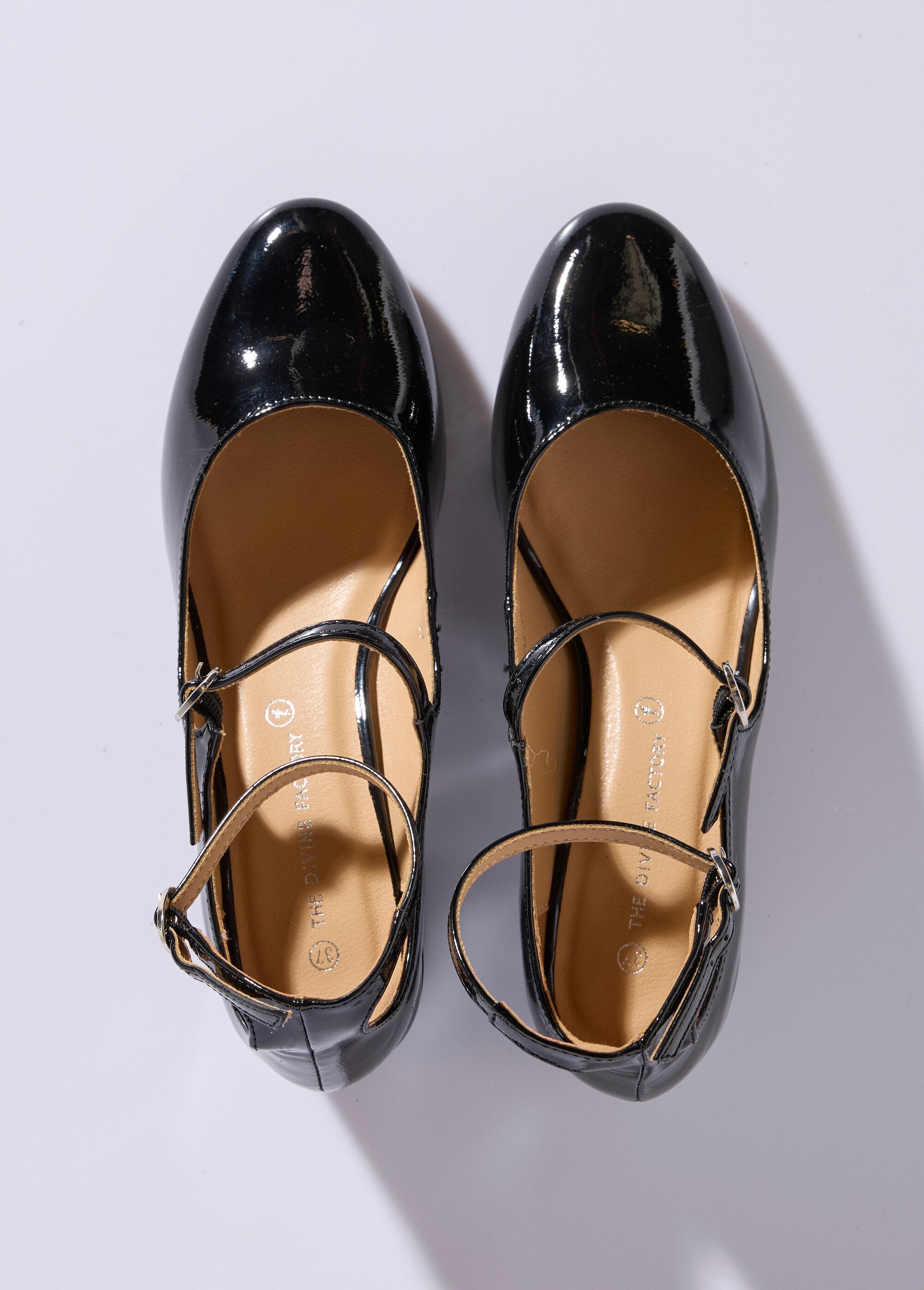 Babies_with_round_toe_heels_and_thin_straps_Black_OV1_slim