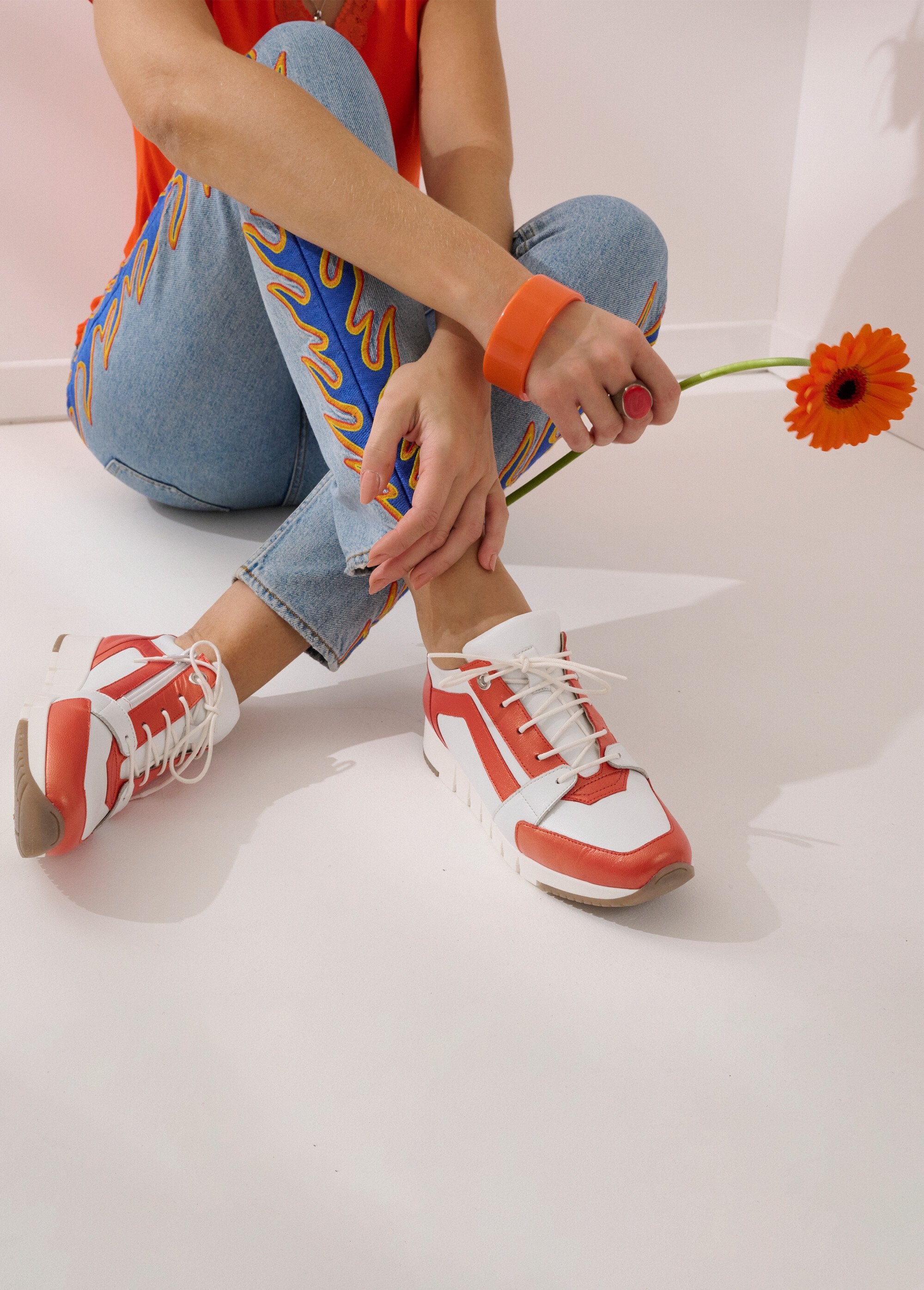 Two-tone_leather_comfort_width_sneakers_Orange_and_white_SF1_slim