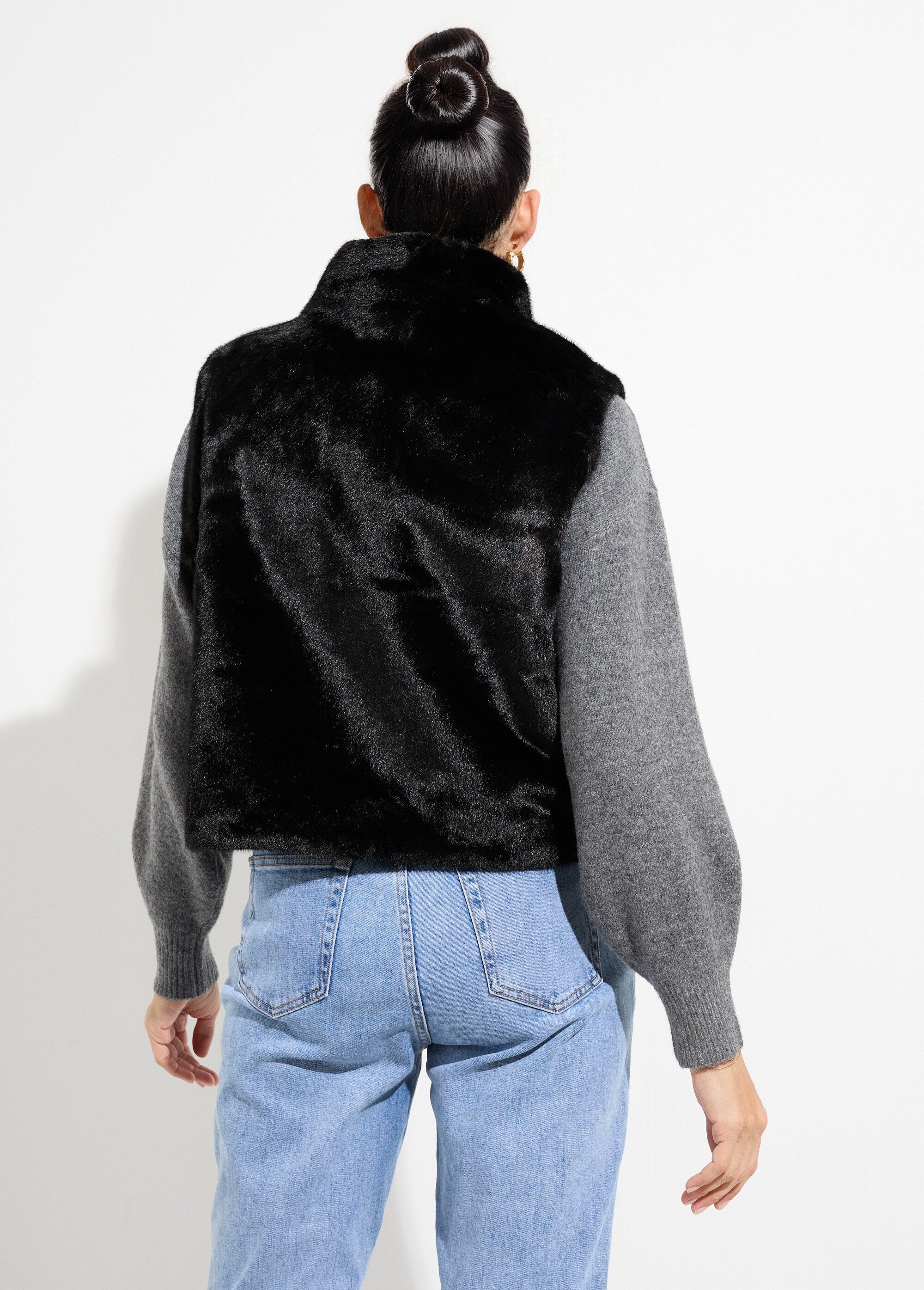 Sleeveless_fur_zip-up_jacket_Black_DO1_slim