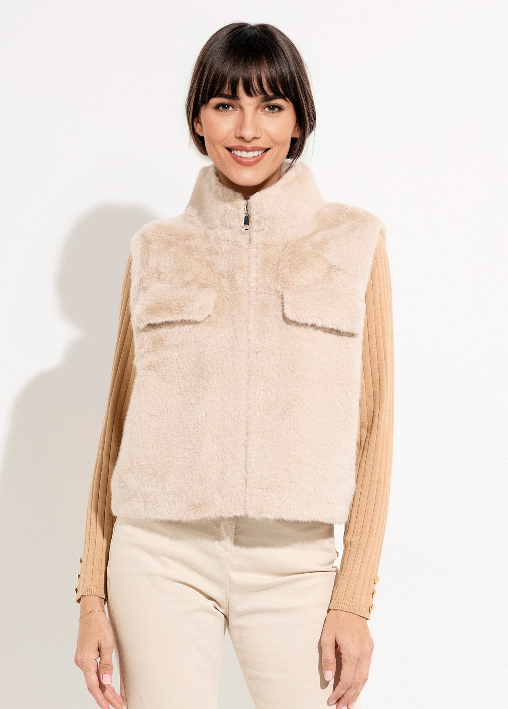 Sleeveless_fur_zip-up_jacket_Ecru_FA1_slim