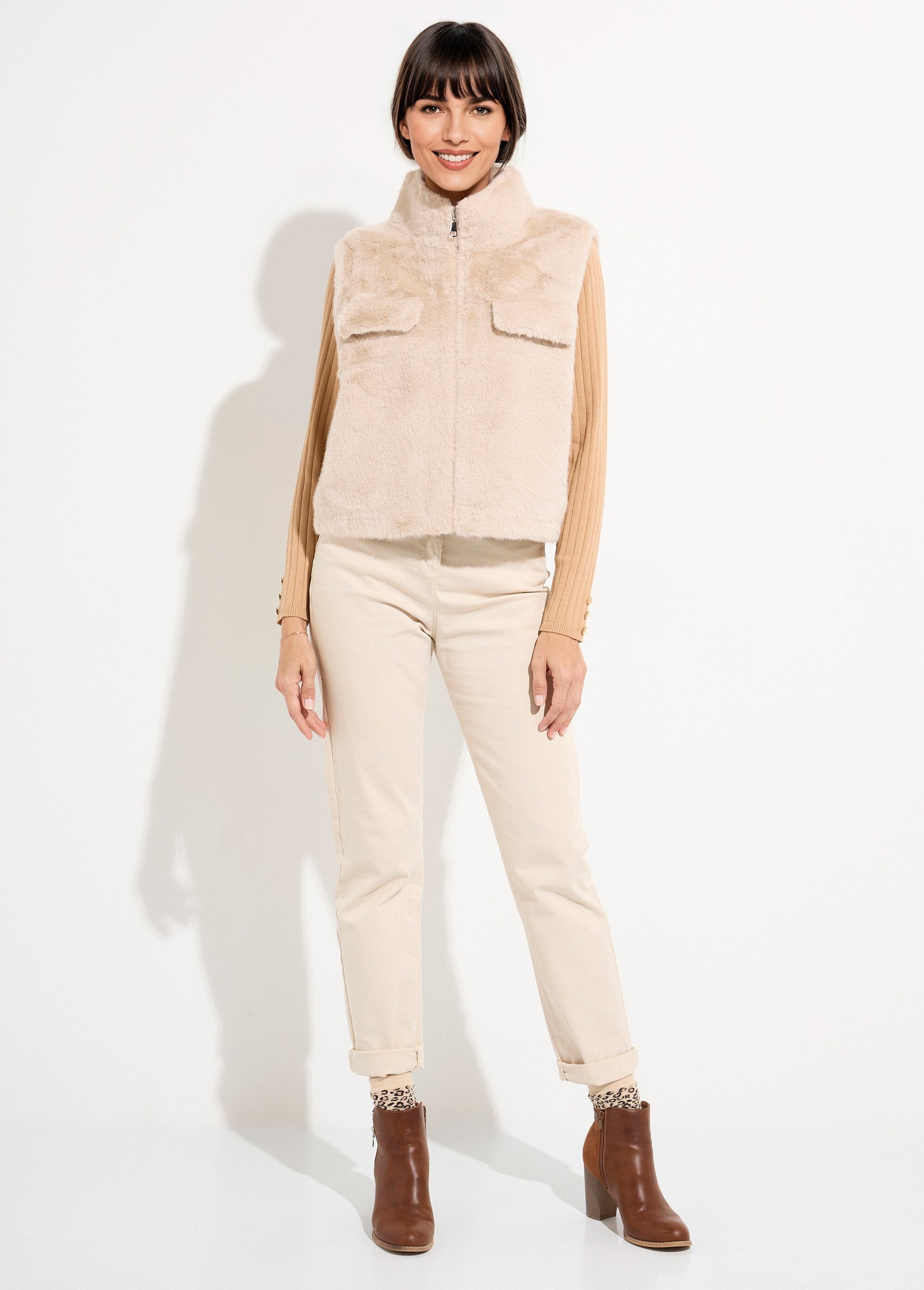 Sleeveless_fur_zip-up_jacket_Ecru_SF1_slim