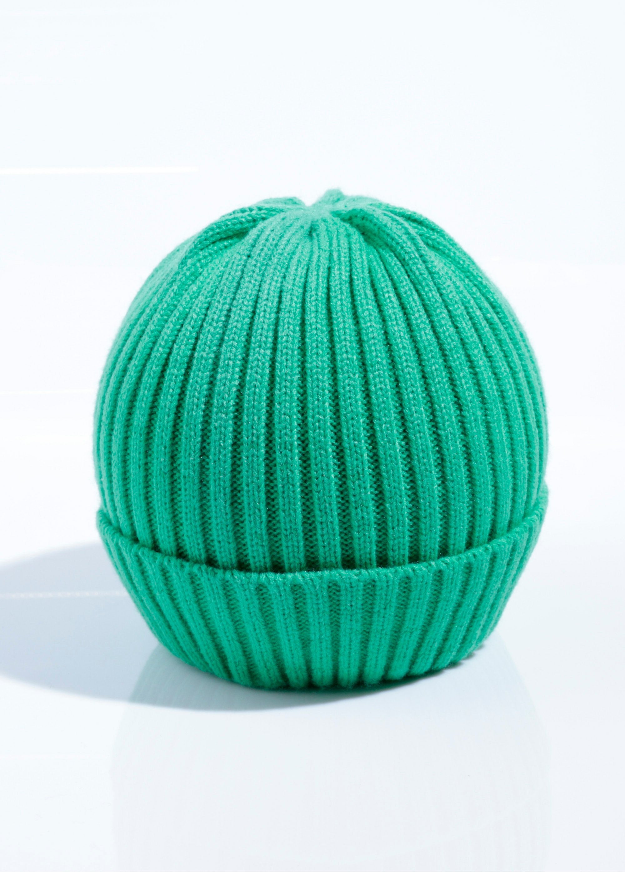 Ribbed_knit_hat_with_cuffs_Green_FA2_slim