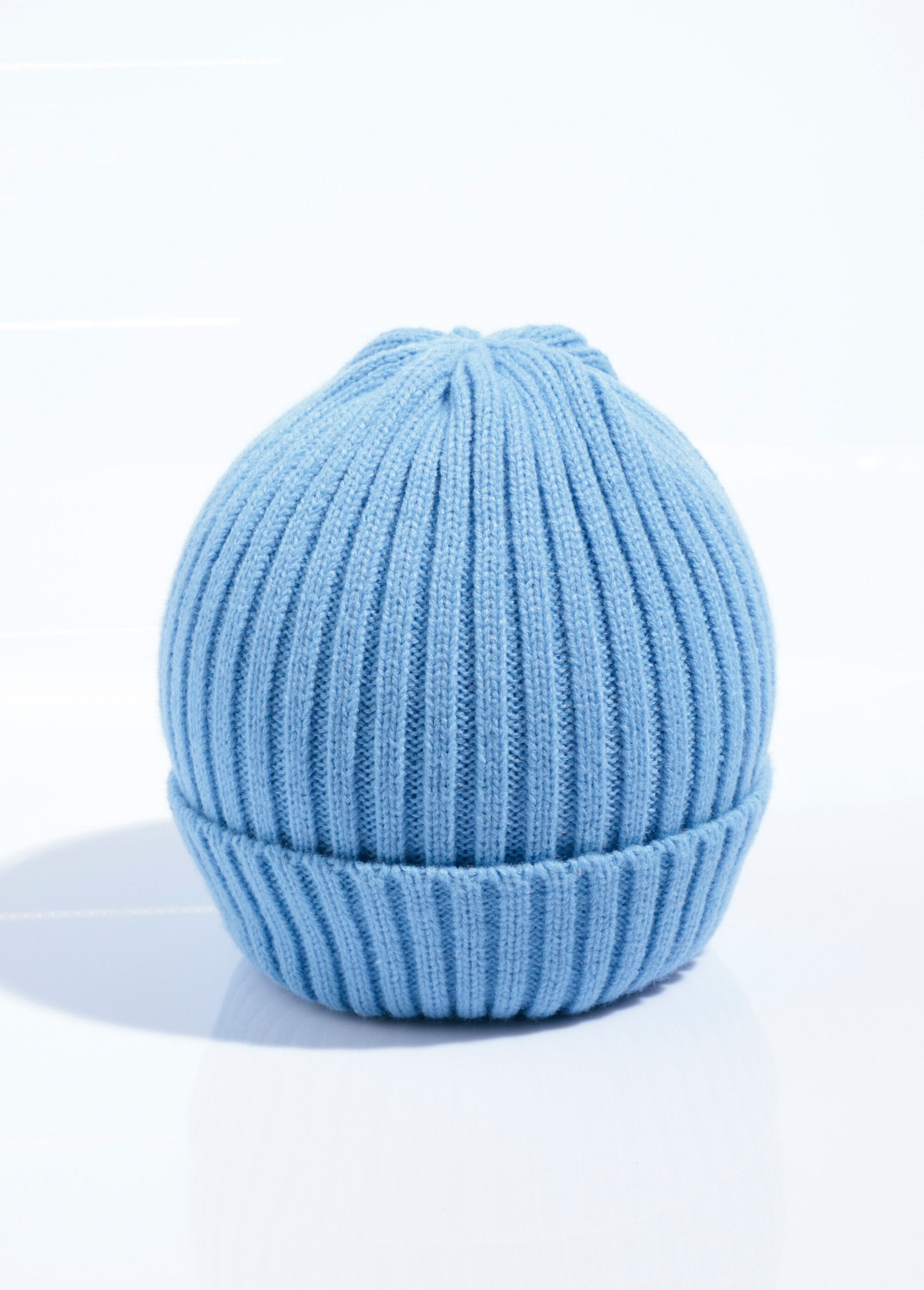 Ribbed_knit_hat_with_cuffs_Light_blue_FA2_slim