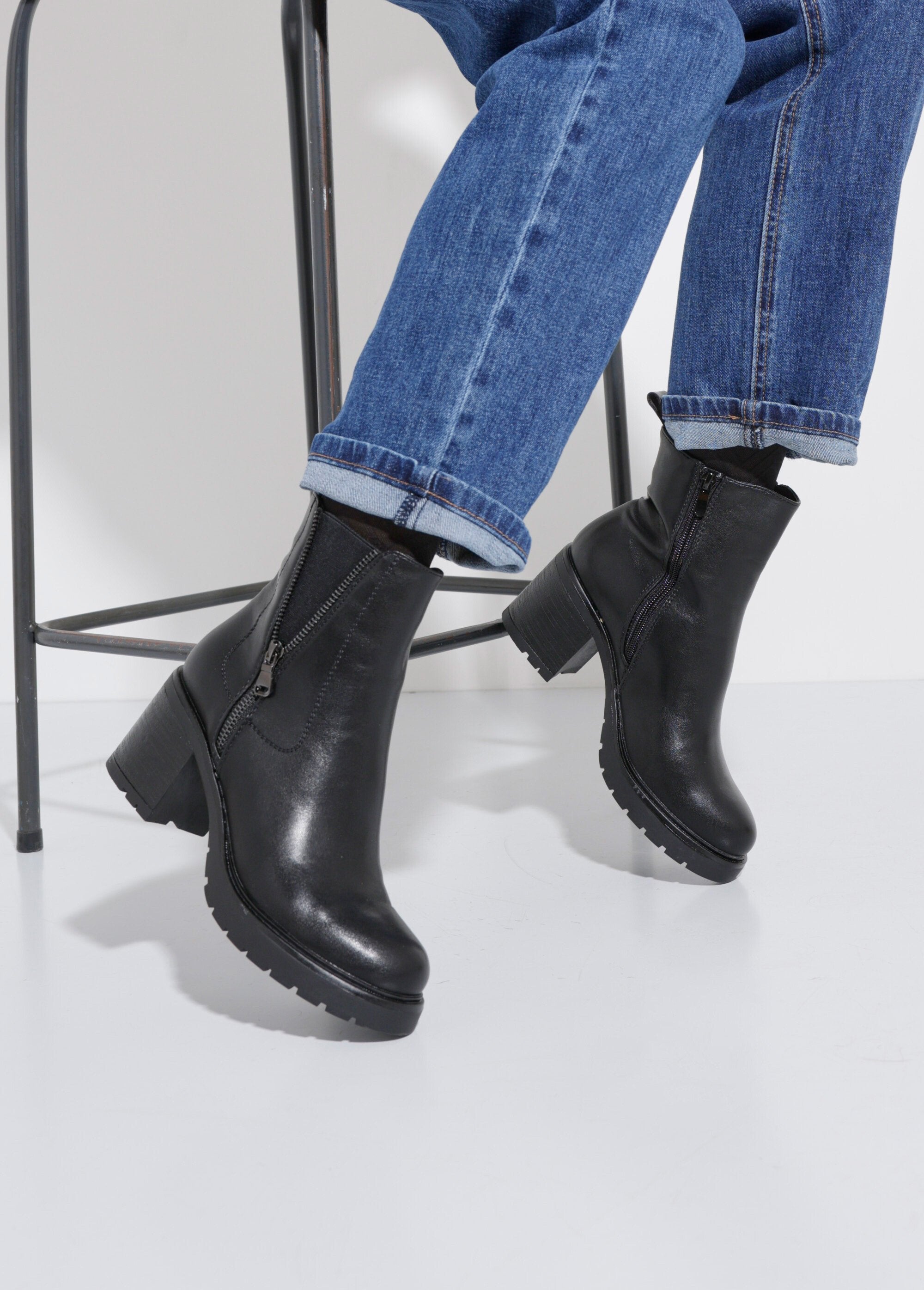 Heeled_boots_with_notched_sole_and_zips_Black_SF1_slim
