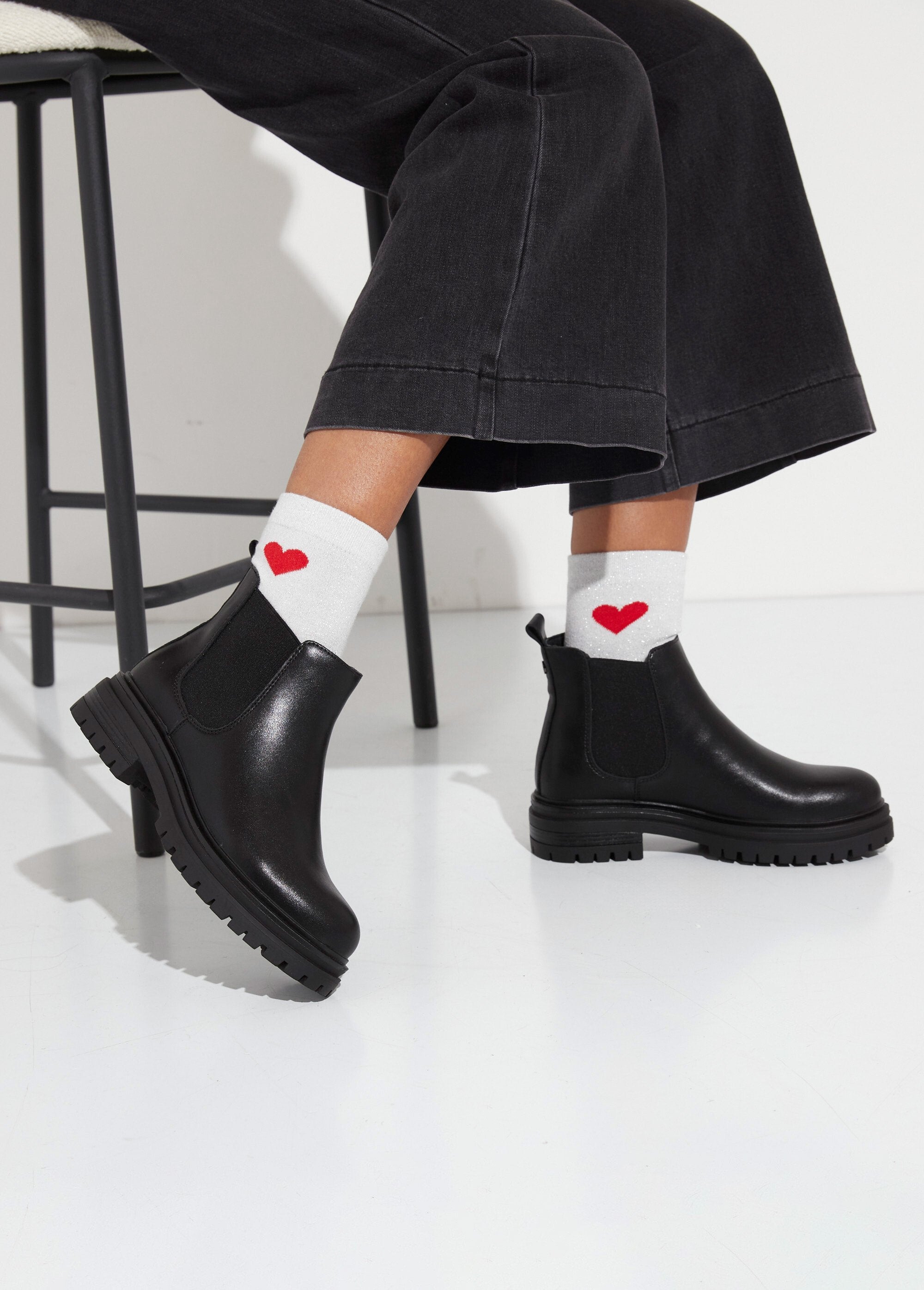 Leather_Chelsea_boots_with_thick_sole_Black_SF1_slim