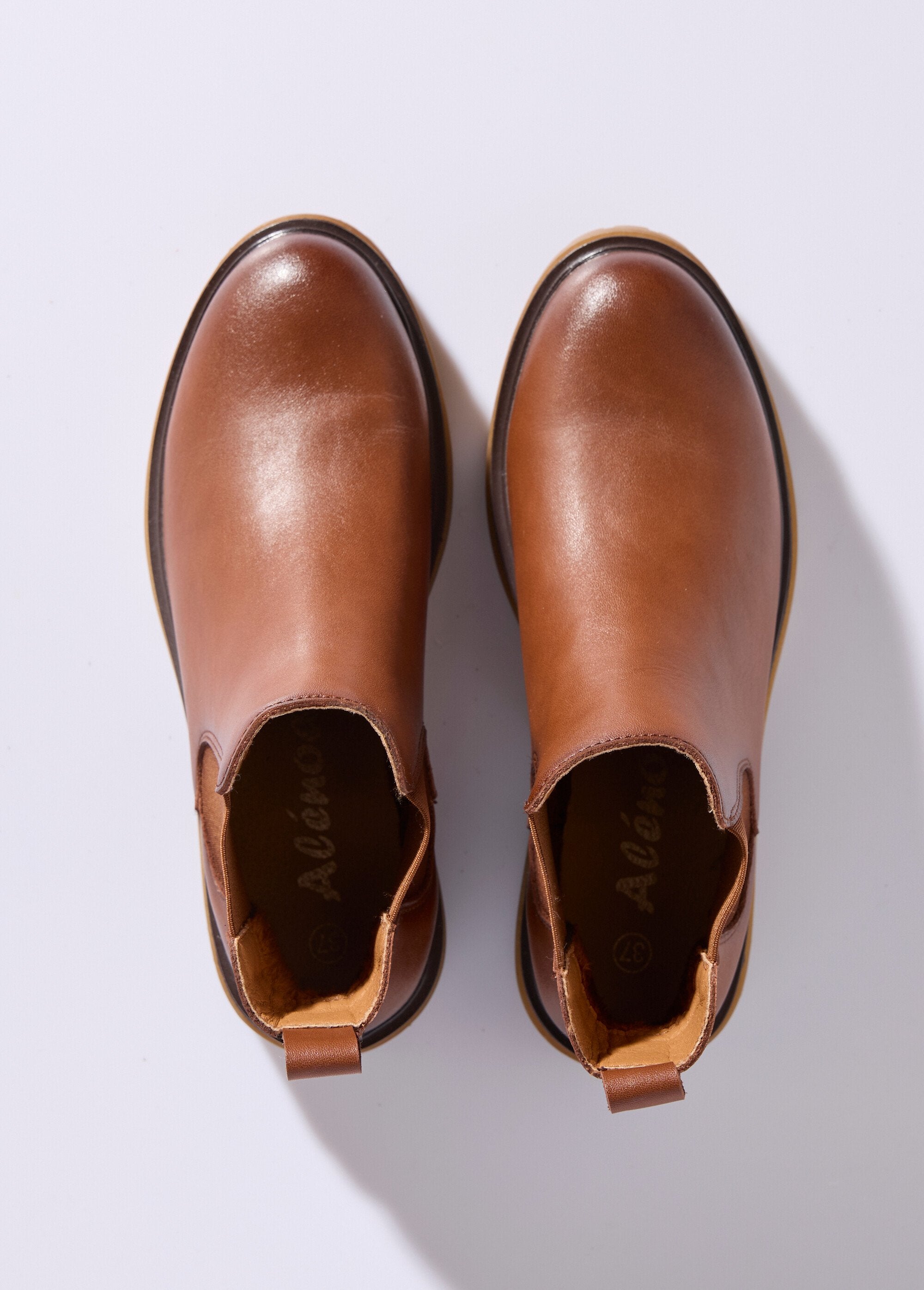 Leather_Chelsea_boots_with_thick_sole_camel_OV1_slim