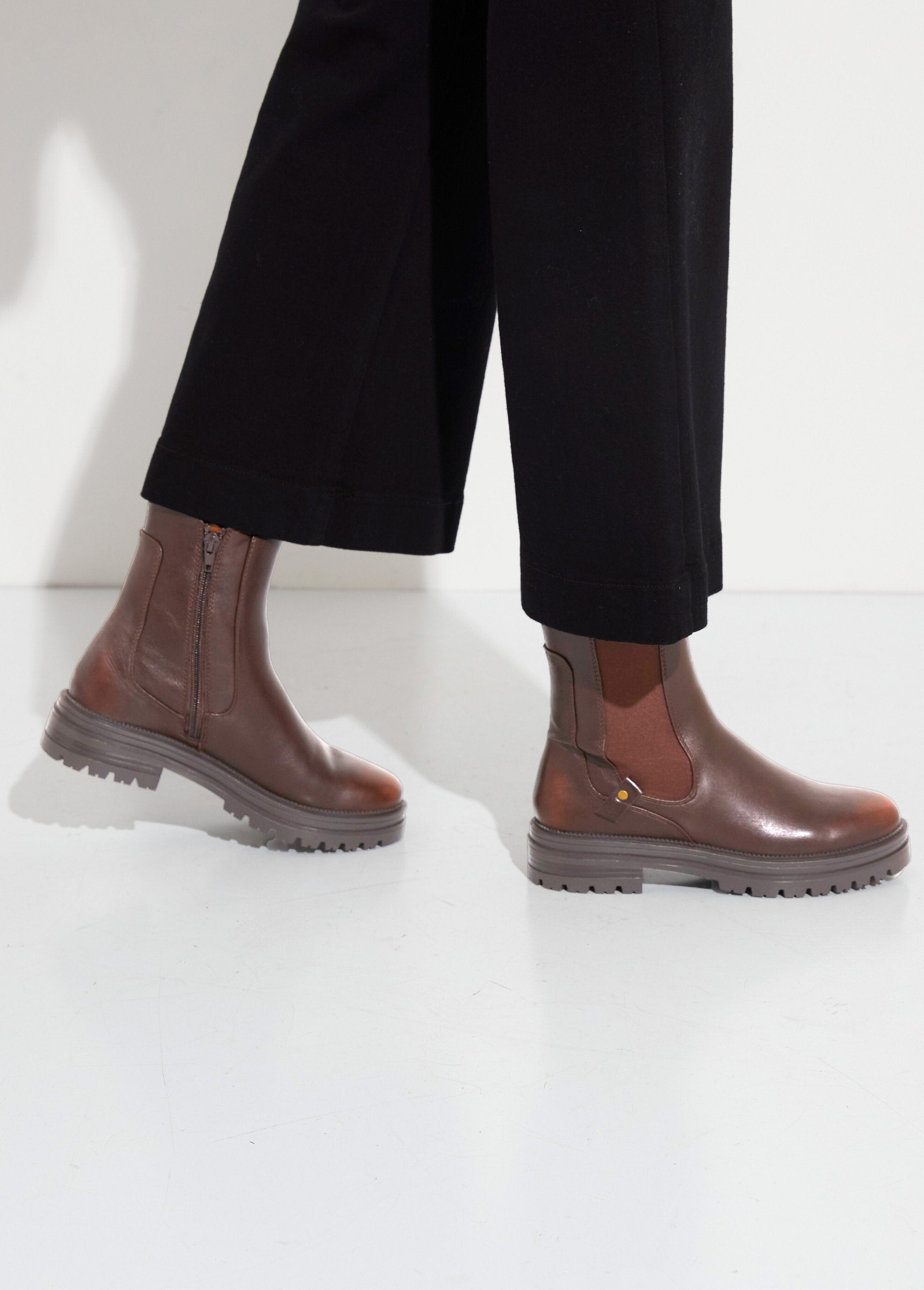 High-top_Chelsea_boots_with_lug_soles_Brown_SF1_slim