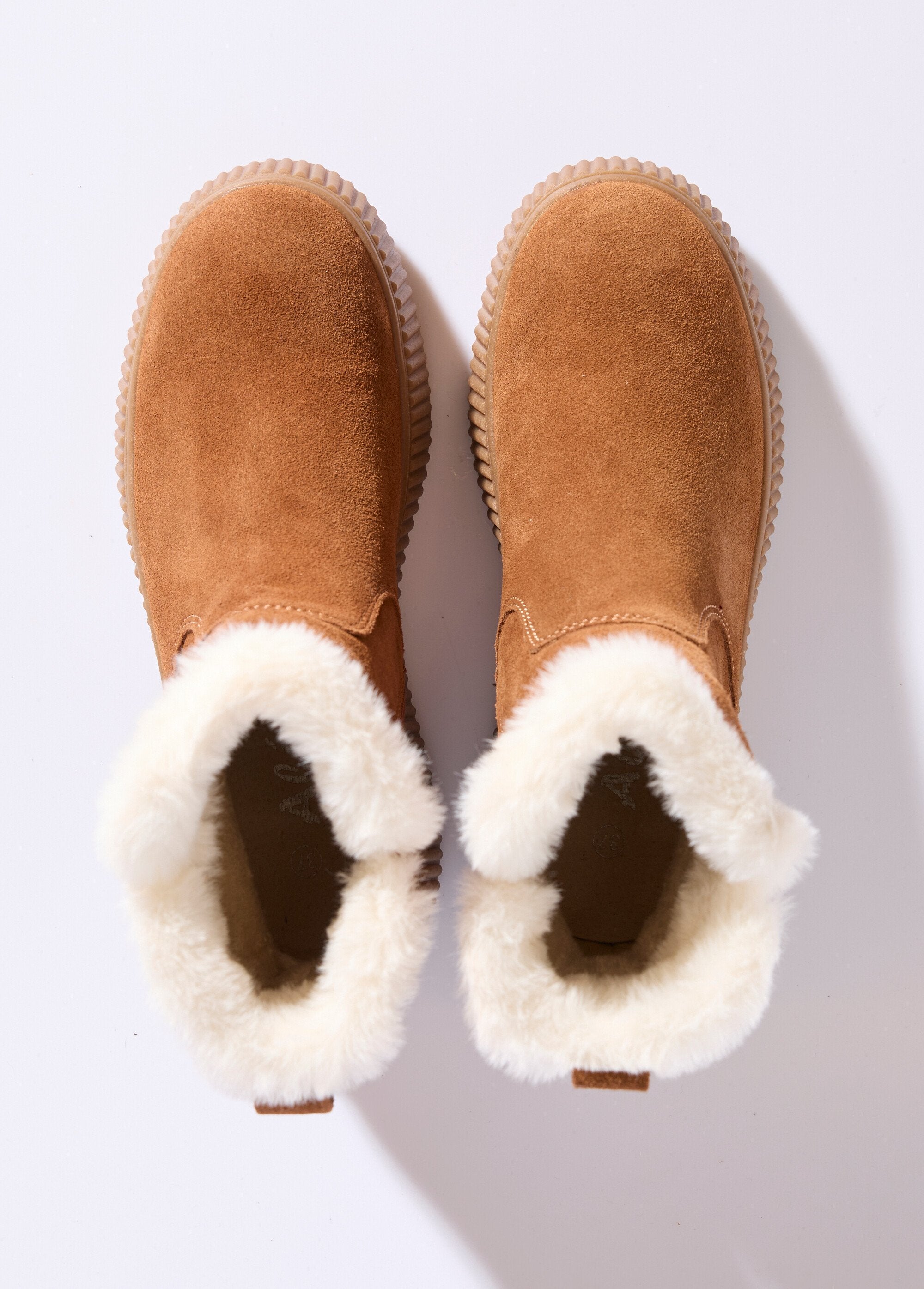 Fur-lined_leather_boots_with_thick_soles_camel_OV1_slim