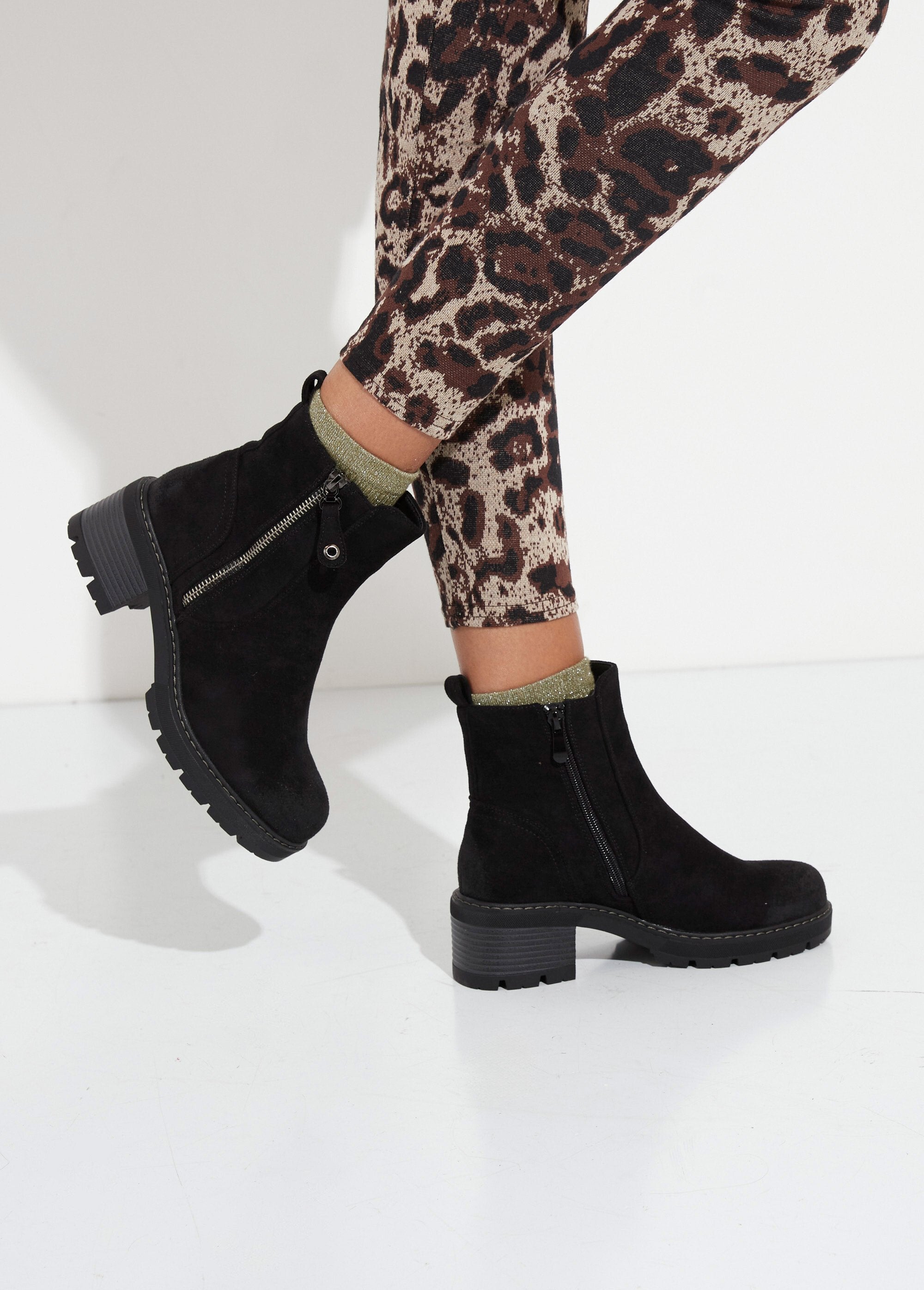 Zipped_heeled_boots_with_used_effect_toe_Black_SF1_slim