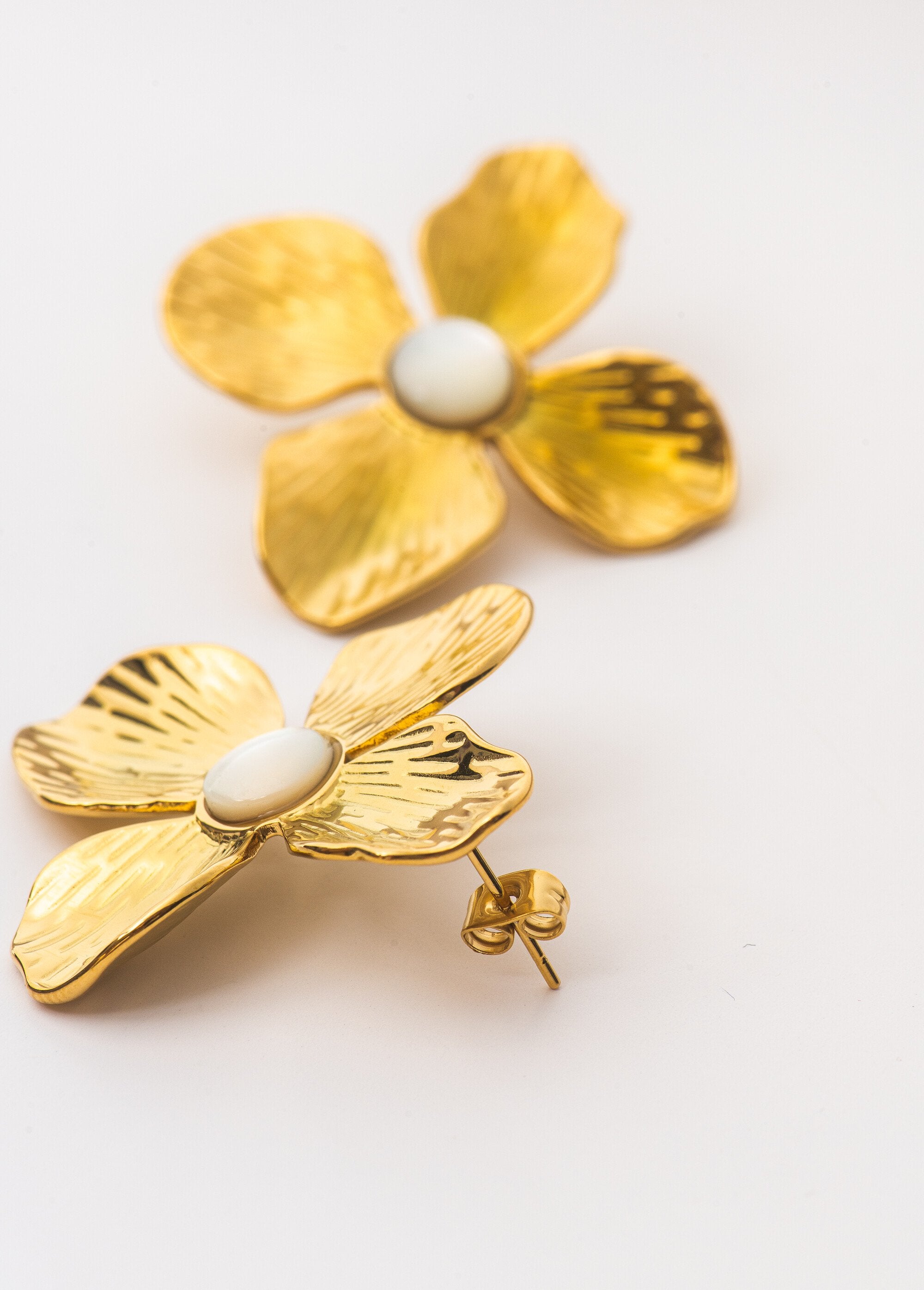 Fancy_flower_steel_earrings_Golden_DE2_slim