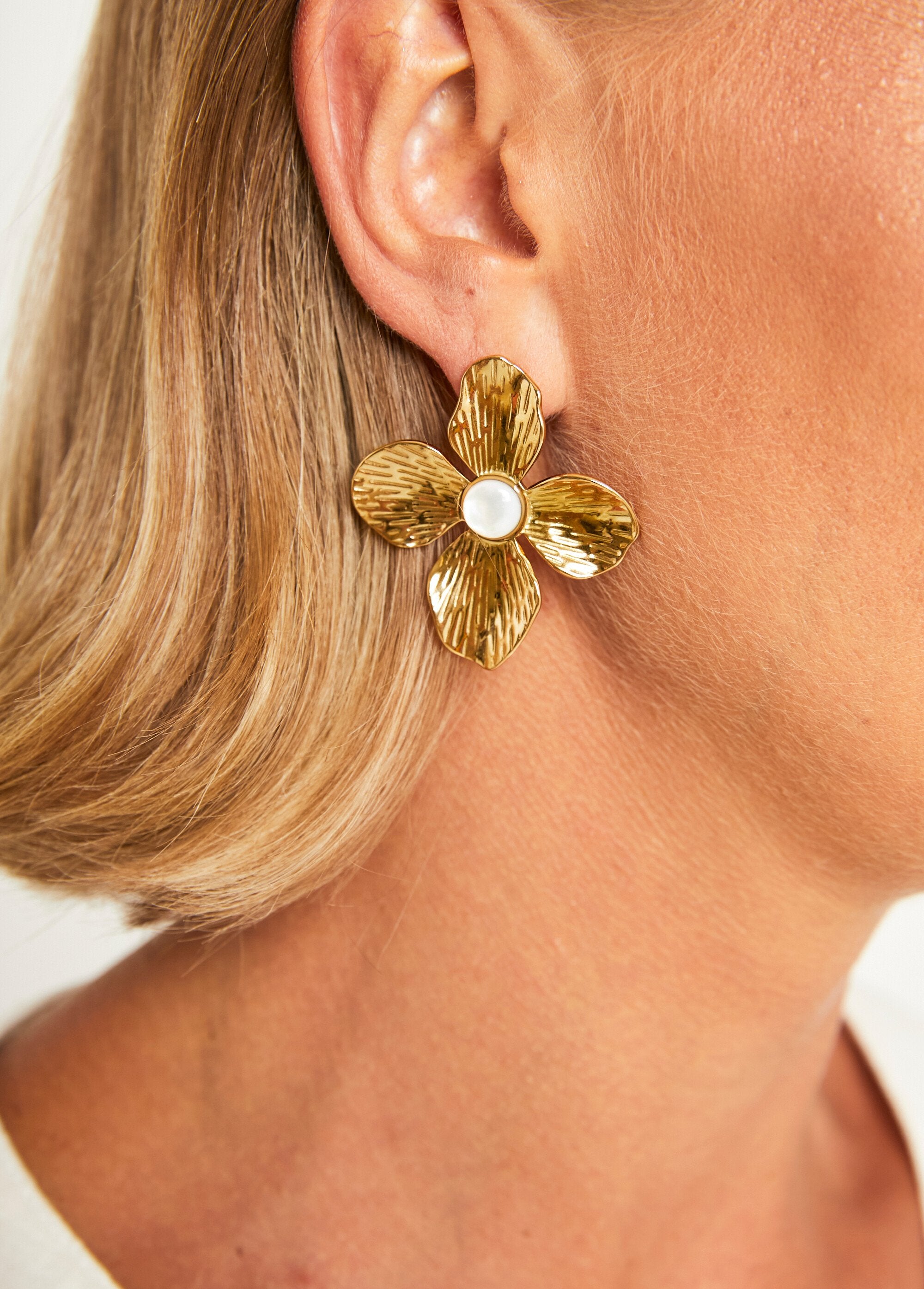 Fancy_flower_steel_earrings_Golden_FA2_slim
