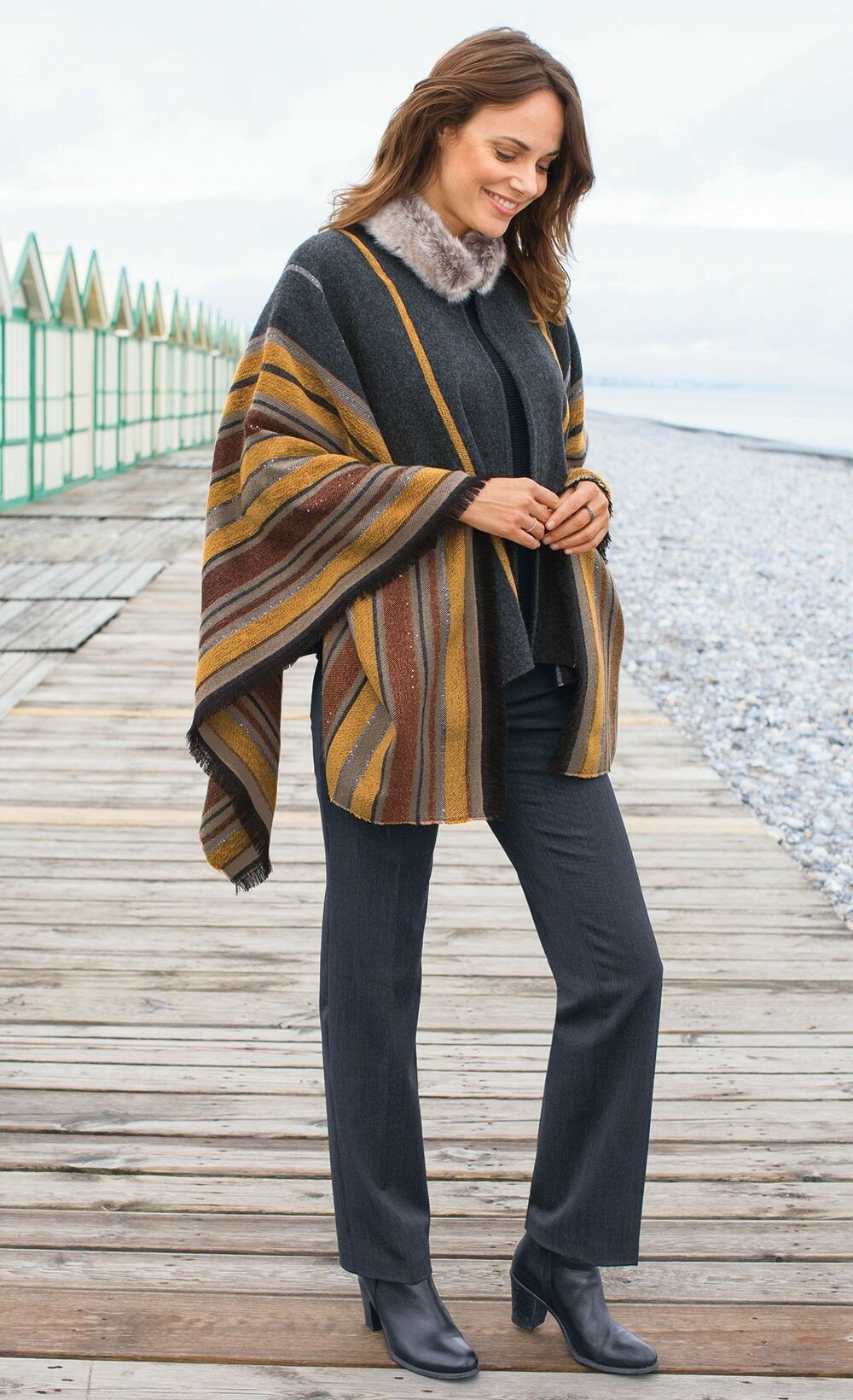 Jacquard_fabric_cape_with_faux_fur_collar_Anthracite_and_honey_SF1_slim