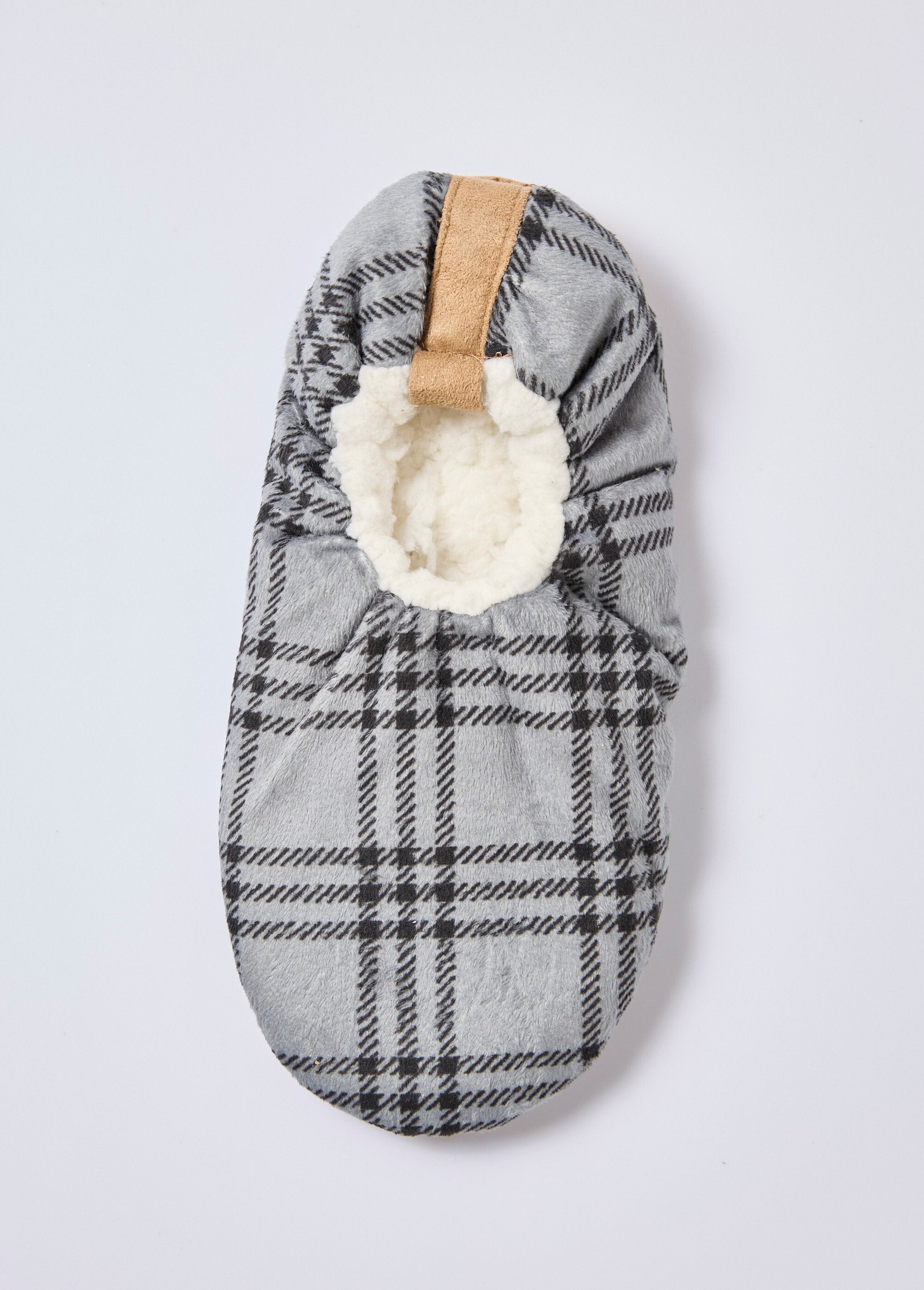 Warm_Sherpa-lined_slippers_Gray_tiles_OV1_slim