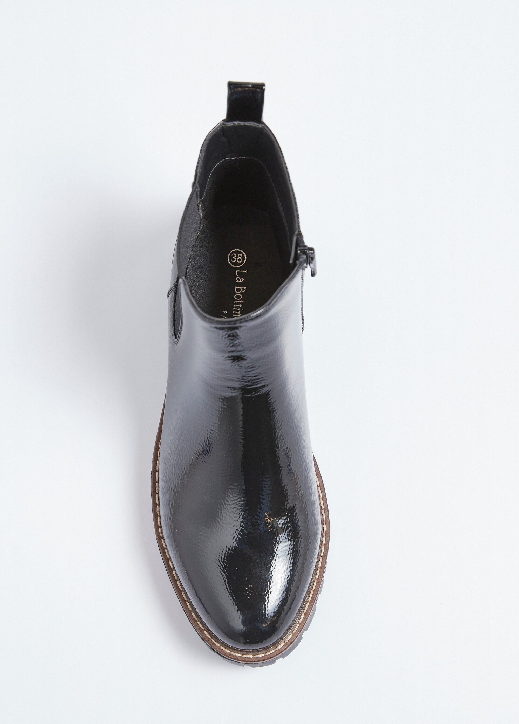 Chelsea_boots_with_comfort_width_lugged_sole_Black_OV1_slim