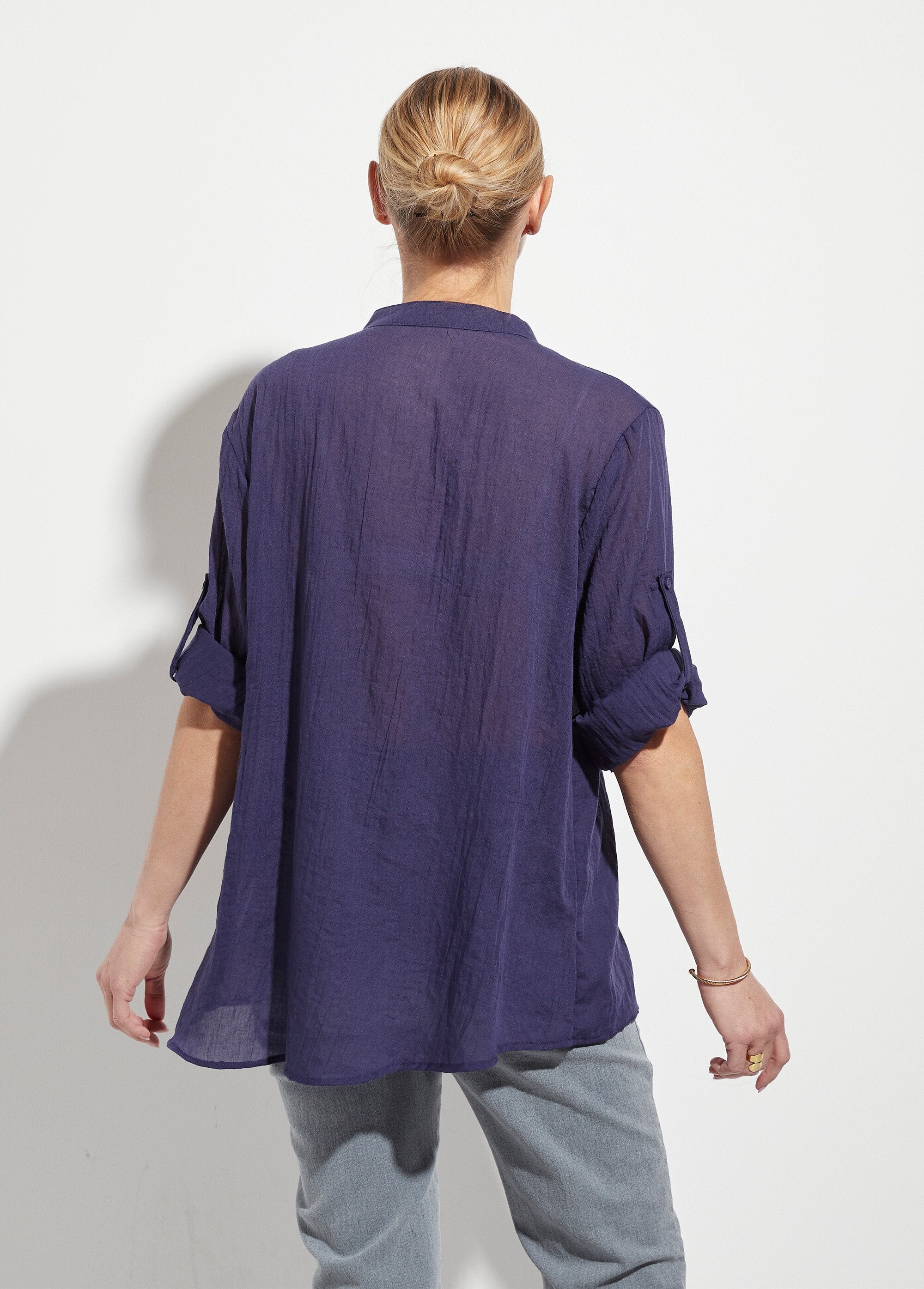 Loose-fitting_cotton_voile_Tunisian_collar_blouse_Marine_DO1_slim