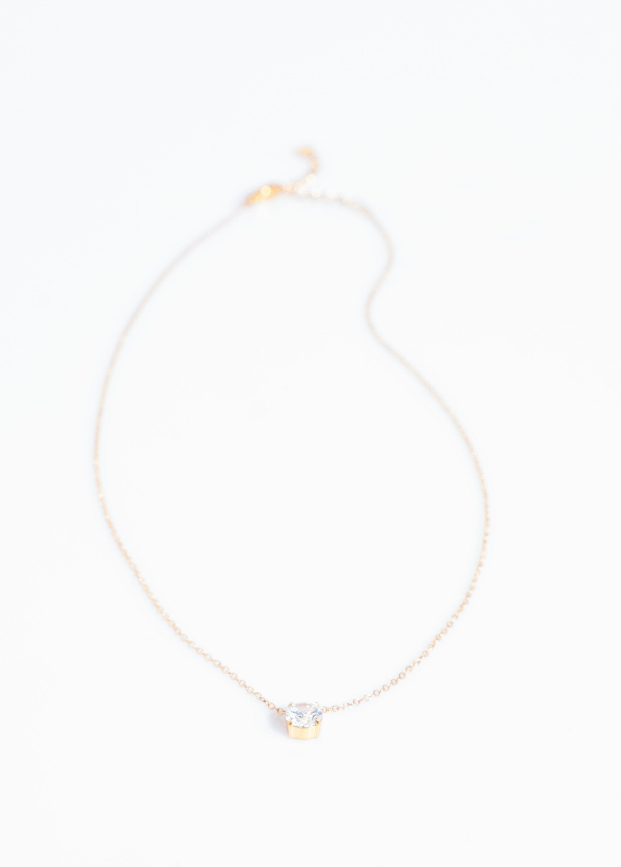 Stainless_steel_necklace_with_zirconium_Golden_DE1_slim