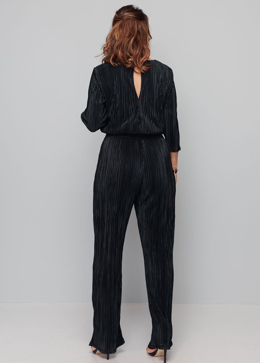 Pleated_knit_jumpsuit_Black_DO1_slim