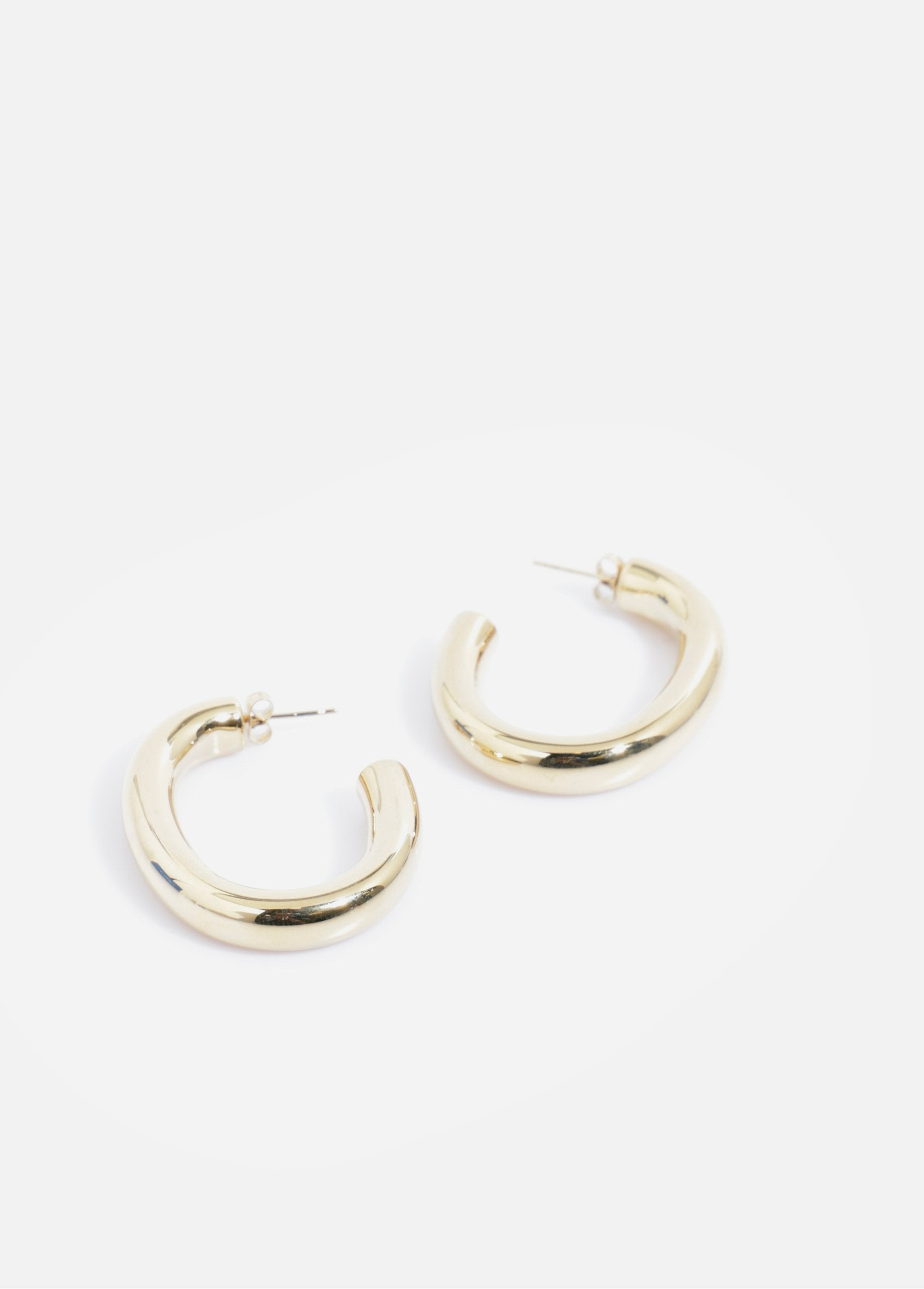 Sleek_oval_stainless_steel_hoop_earrings_Golden_DE1_slim