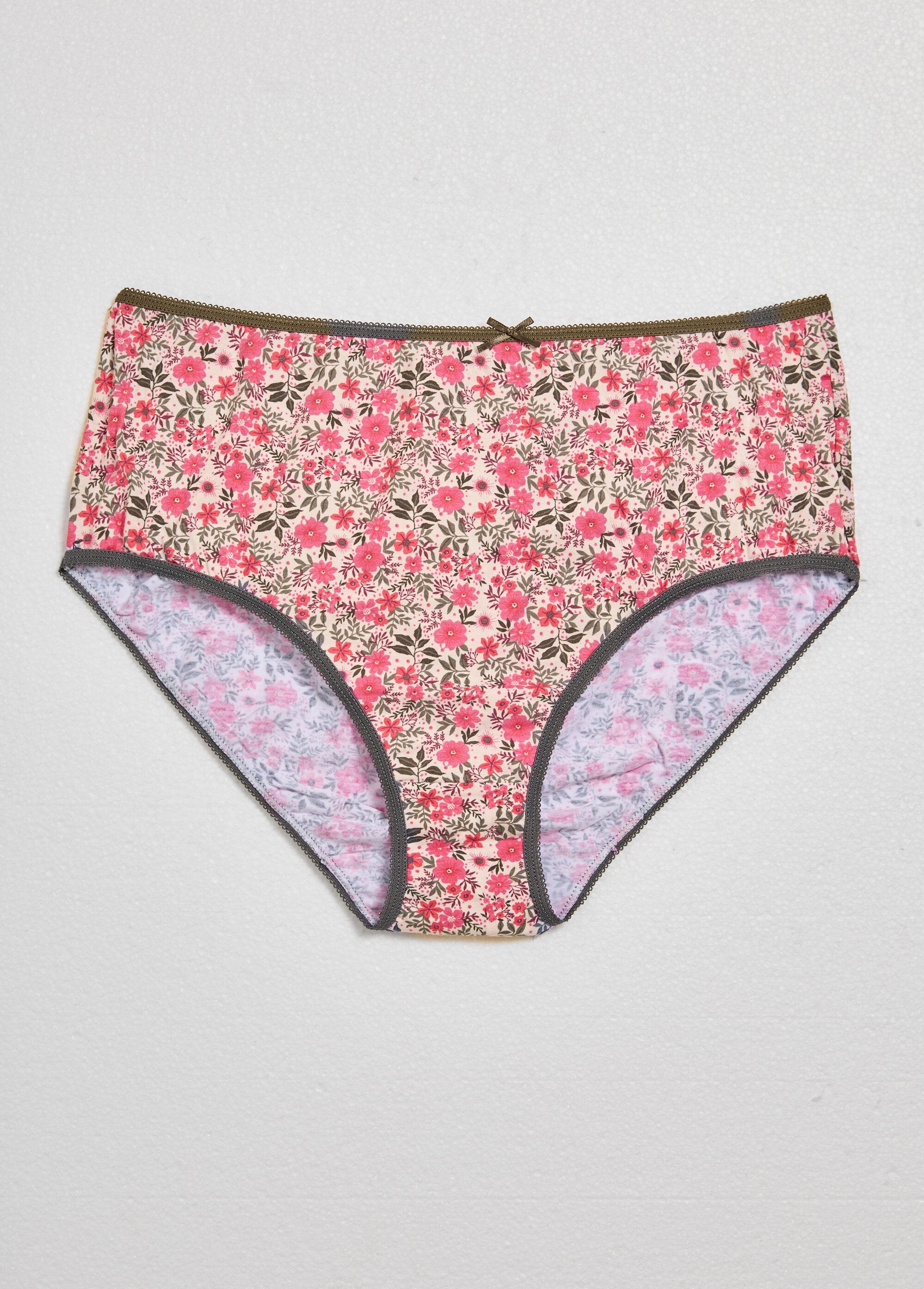 Maxi_panties,_floral_patterns_Pink_DE1_slim