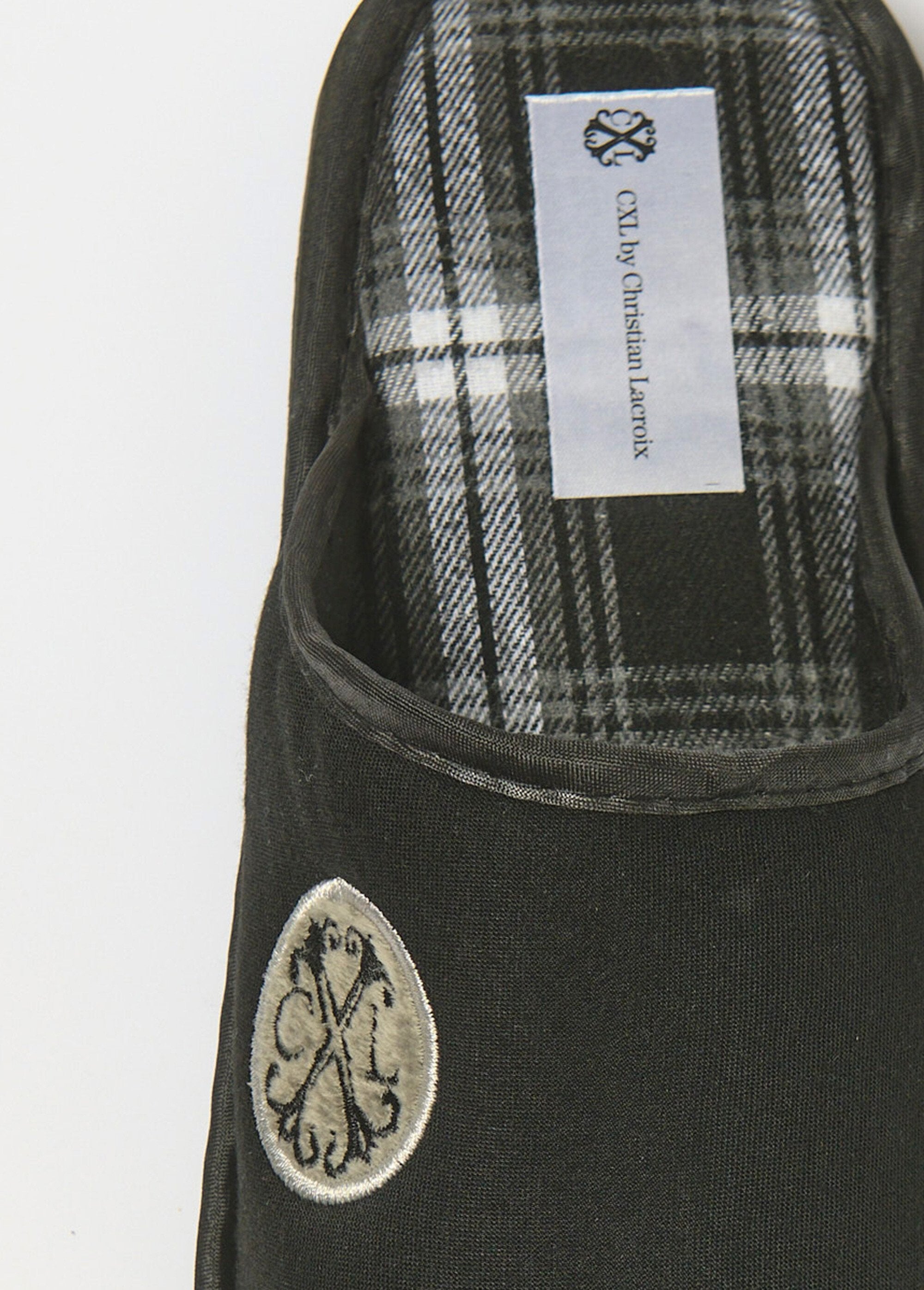 Chic_logo_mule_slippers_Black_OV1_slim