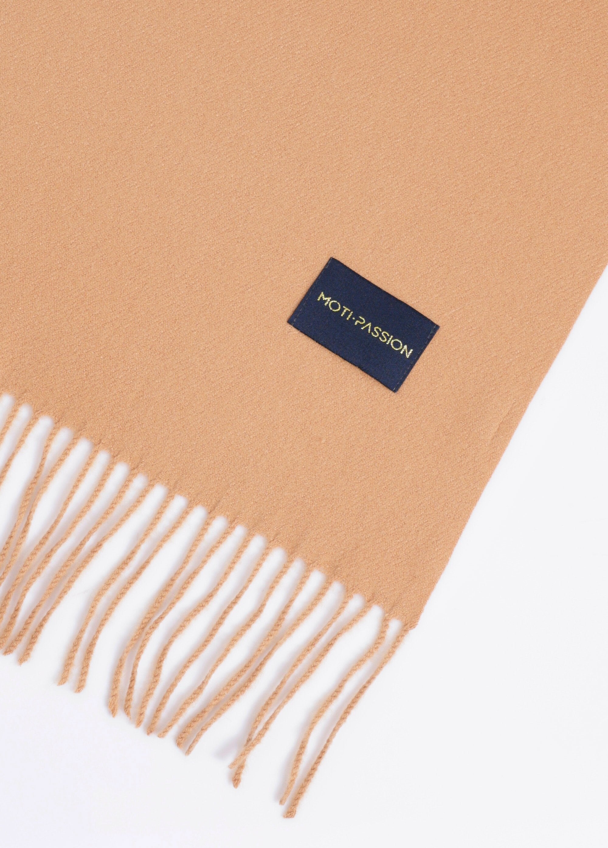 Classic_fringed_scarf_with_wool_camel_DE1_slim