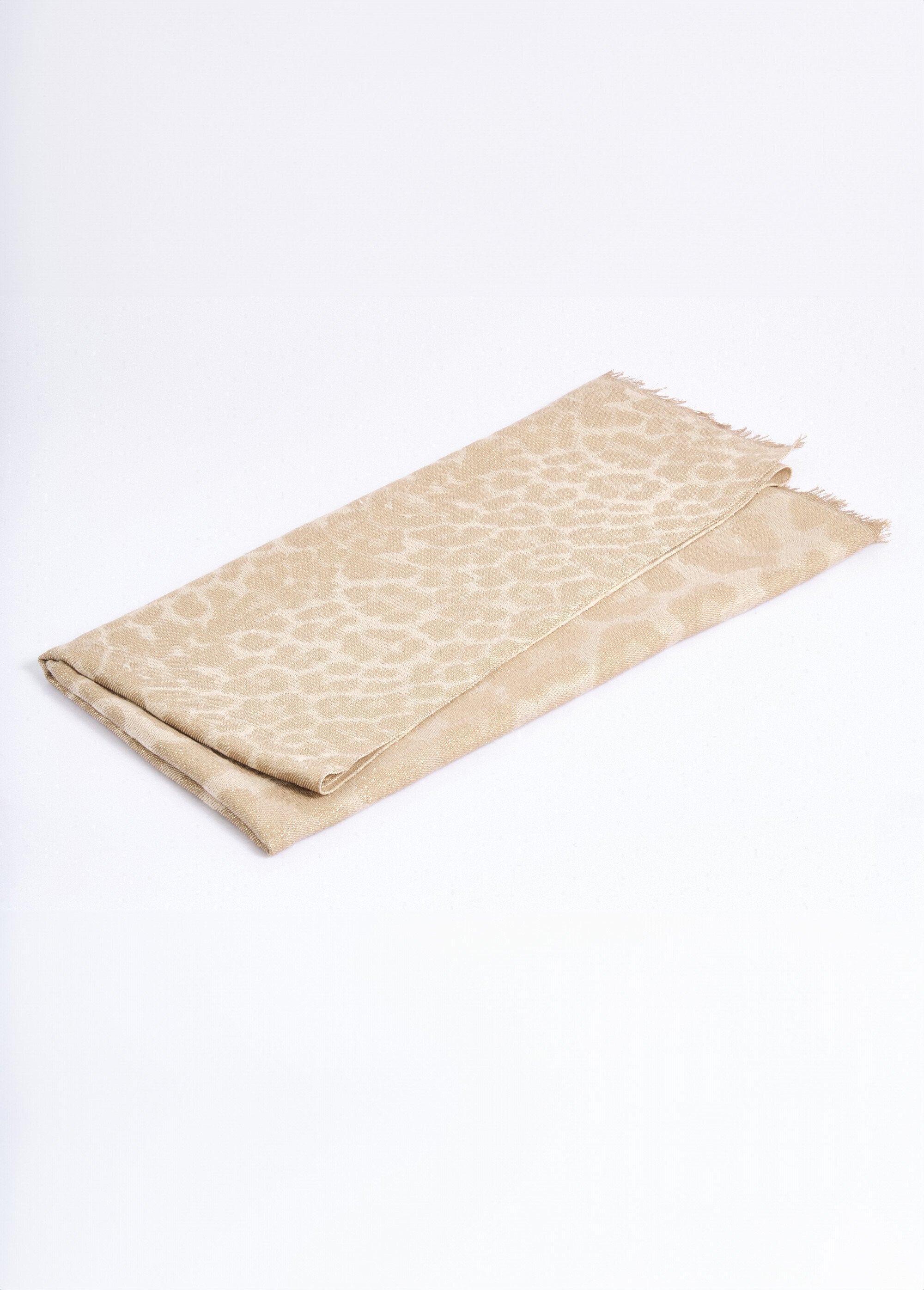 Fine_scarf_with_metallic_animal_pattern_Beige_DE1_slim