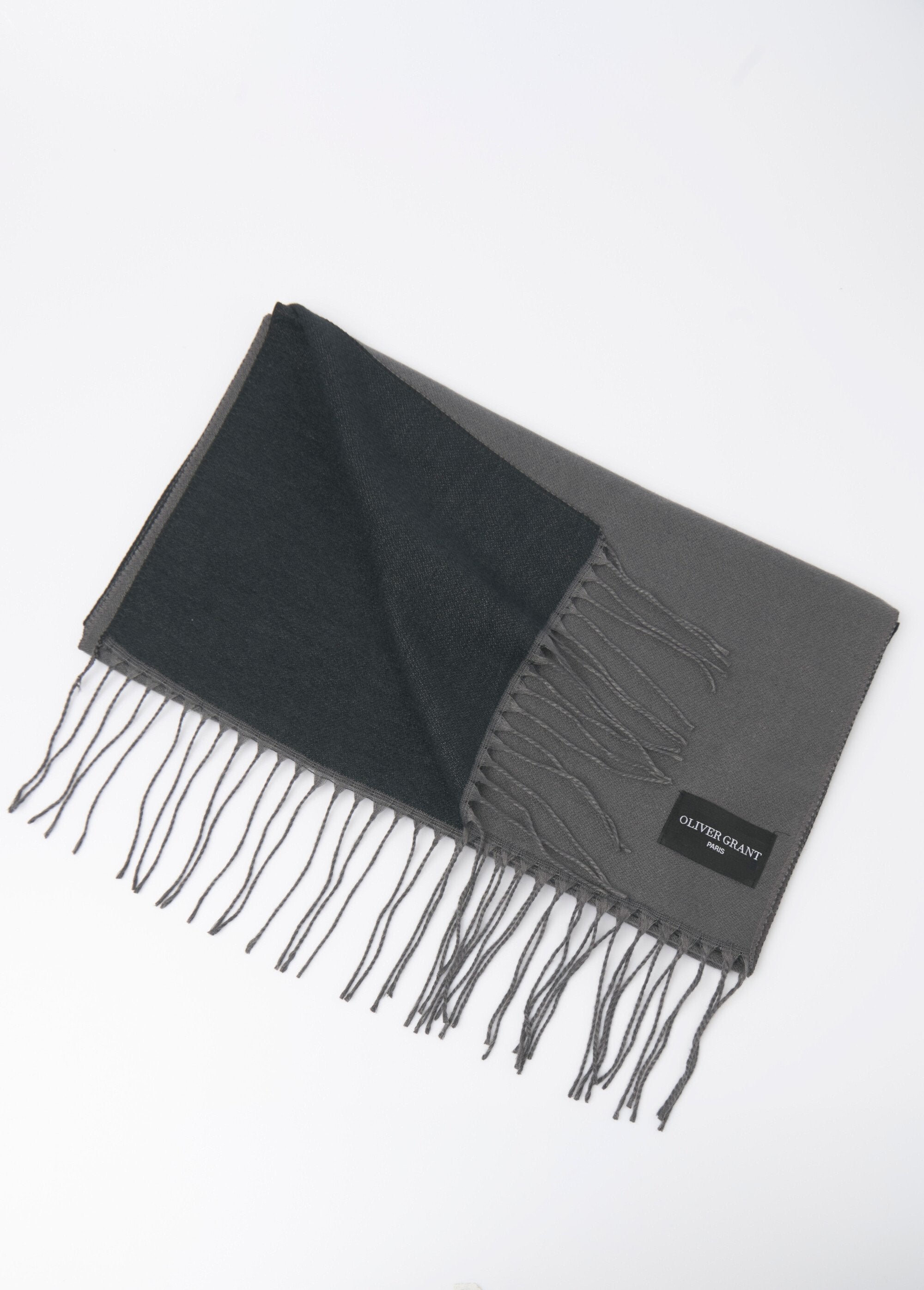 Reversible_two-tone_fringed_scarf_Gray_DE1_slim