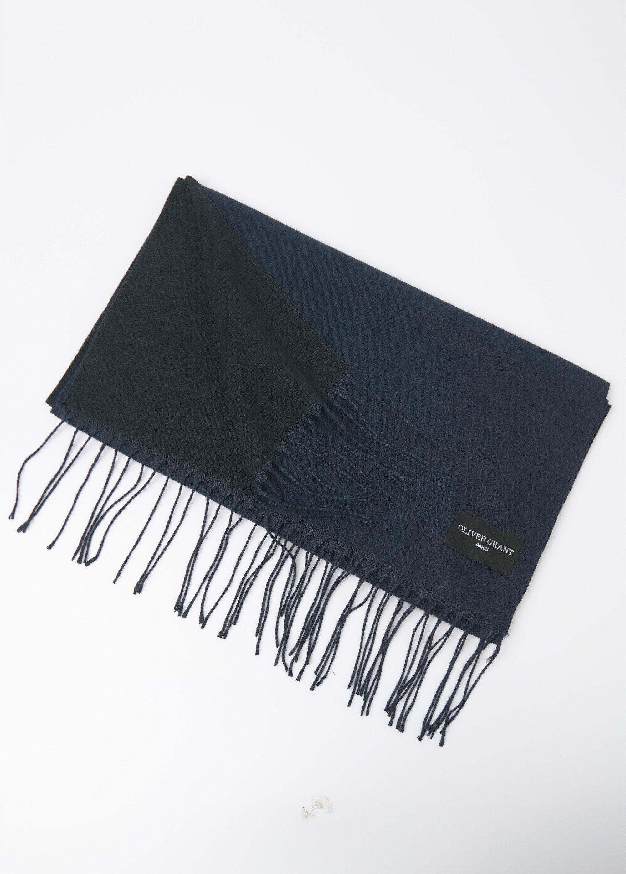 Reversible_two-tone_fringed_scarf_Marine_DE1_slim