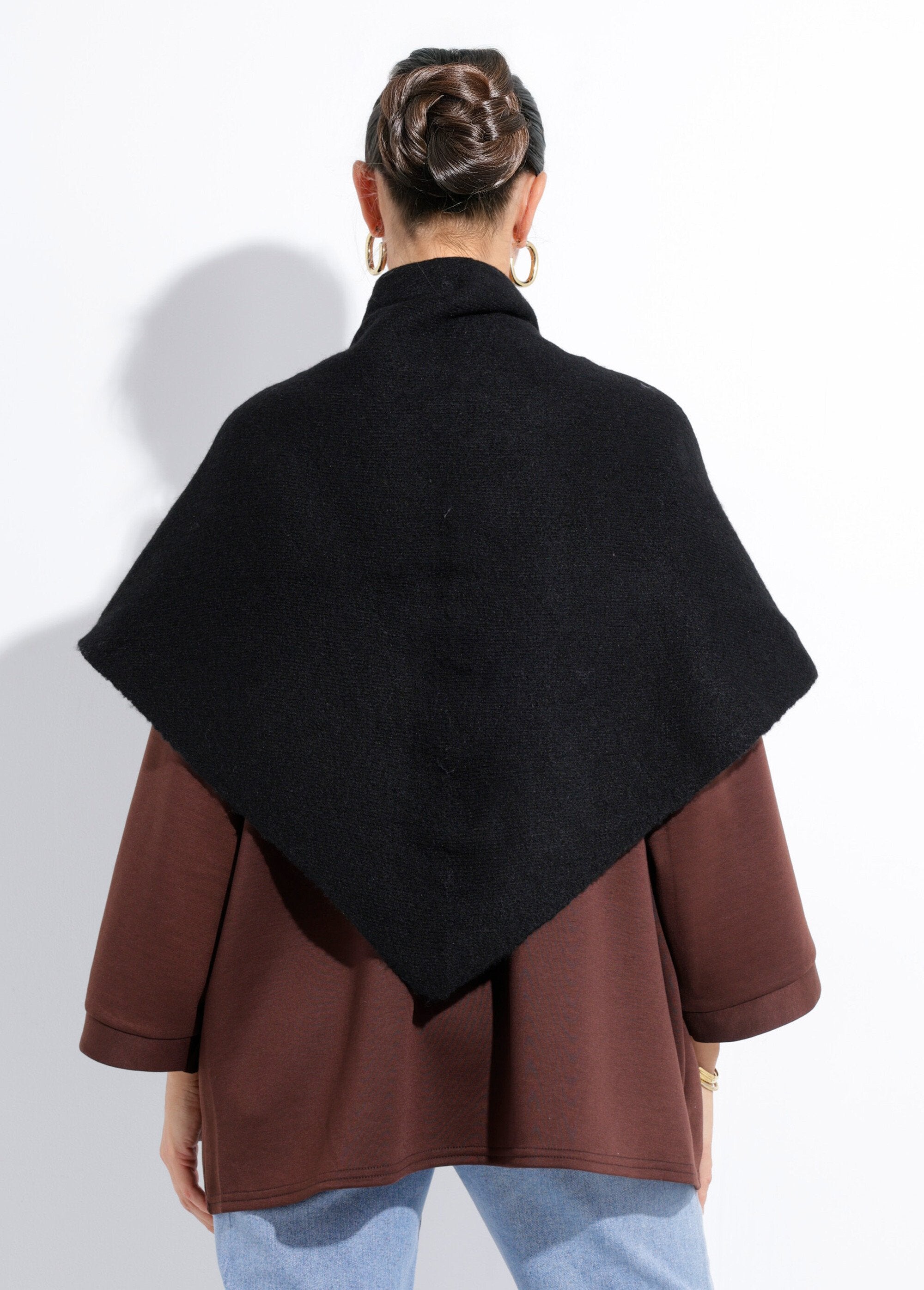 Warm_triangular_scarf,_wool_knit_Black_DO1_slim