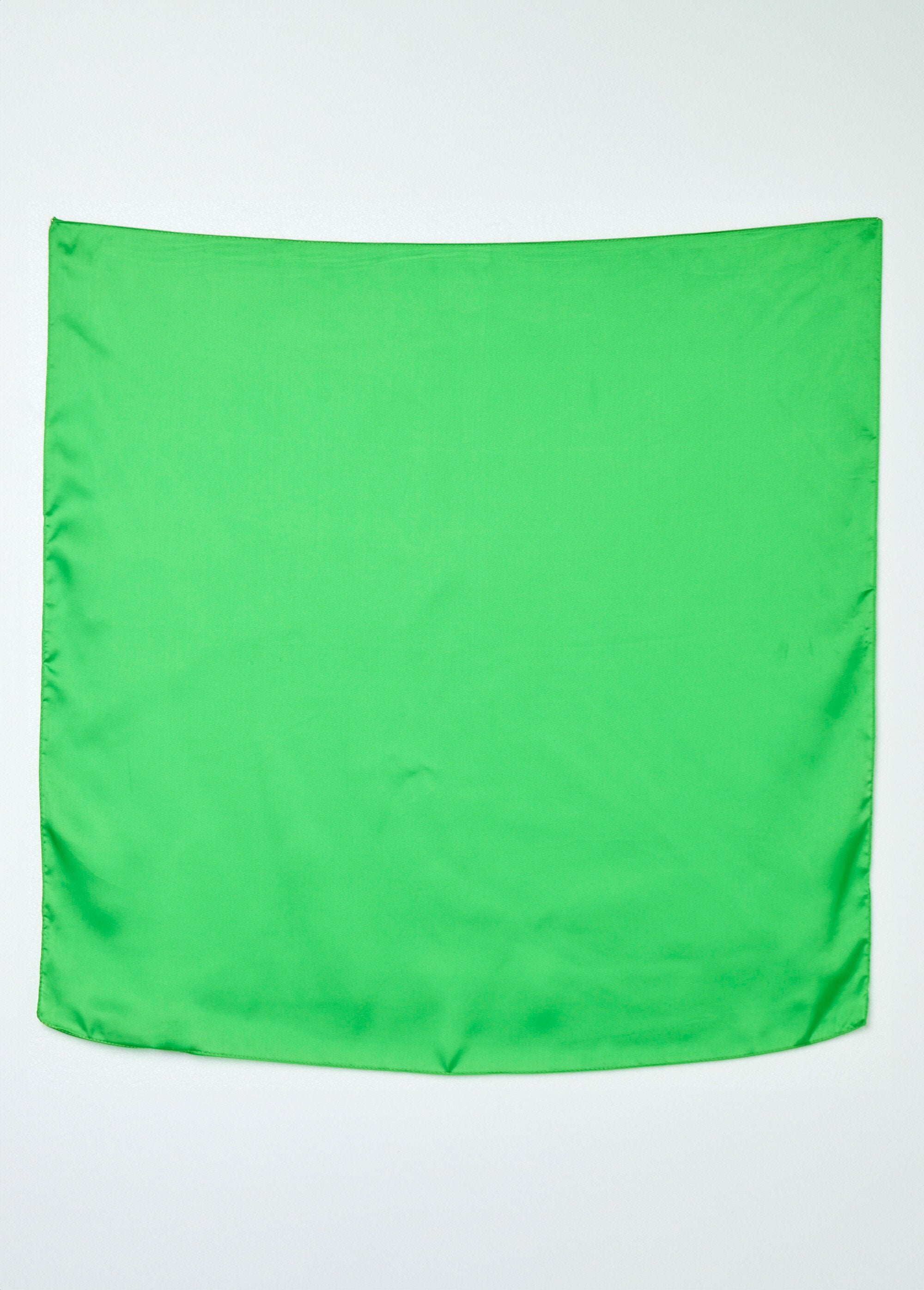 Plain_square_scarf_with_satin_look_Bright_green_DE1_slim
