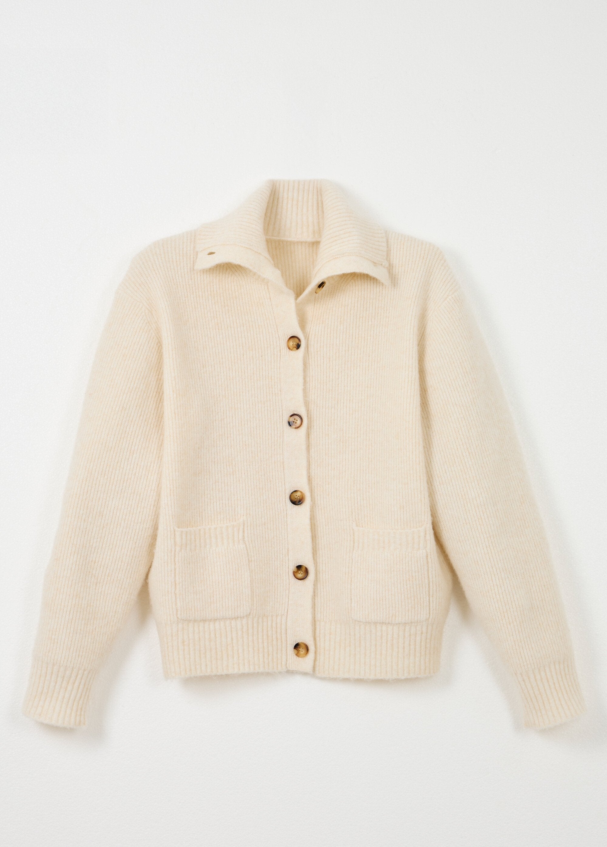 Warm_ribbed_button-down_cardigan_with_wool_and_recycled_fibers_Ivory_AP1_slim