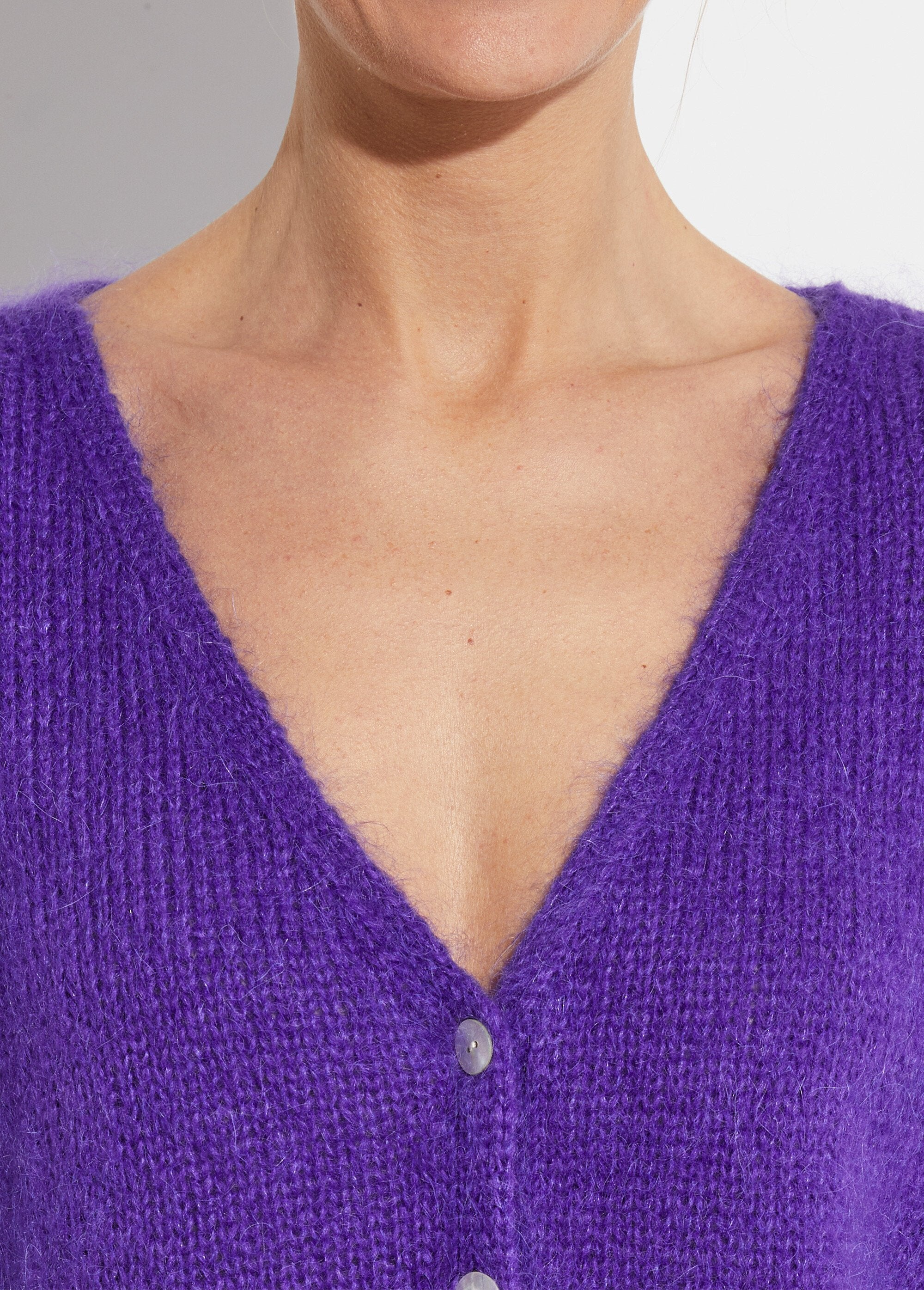 Warm_V-neck_mohair_knit_cardigan_Purple_DE1_slim