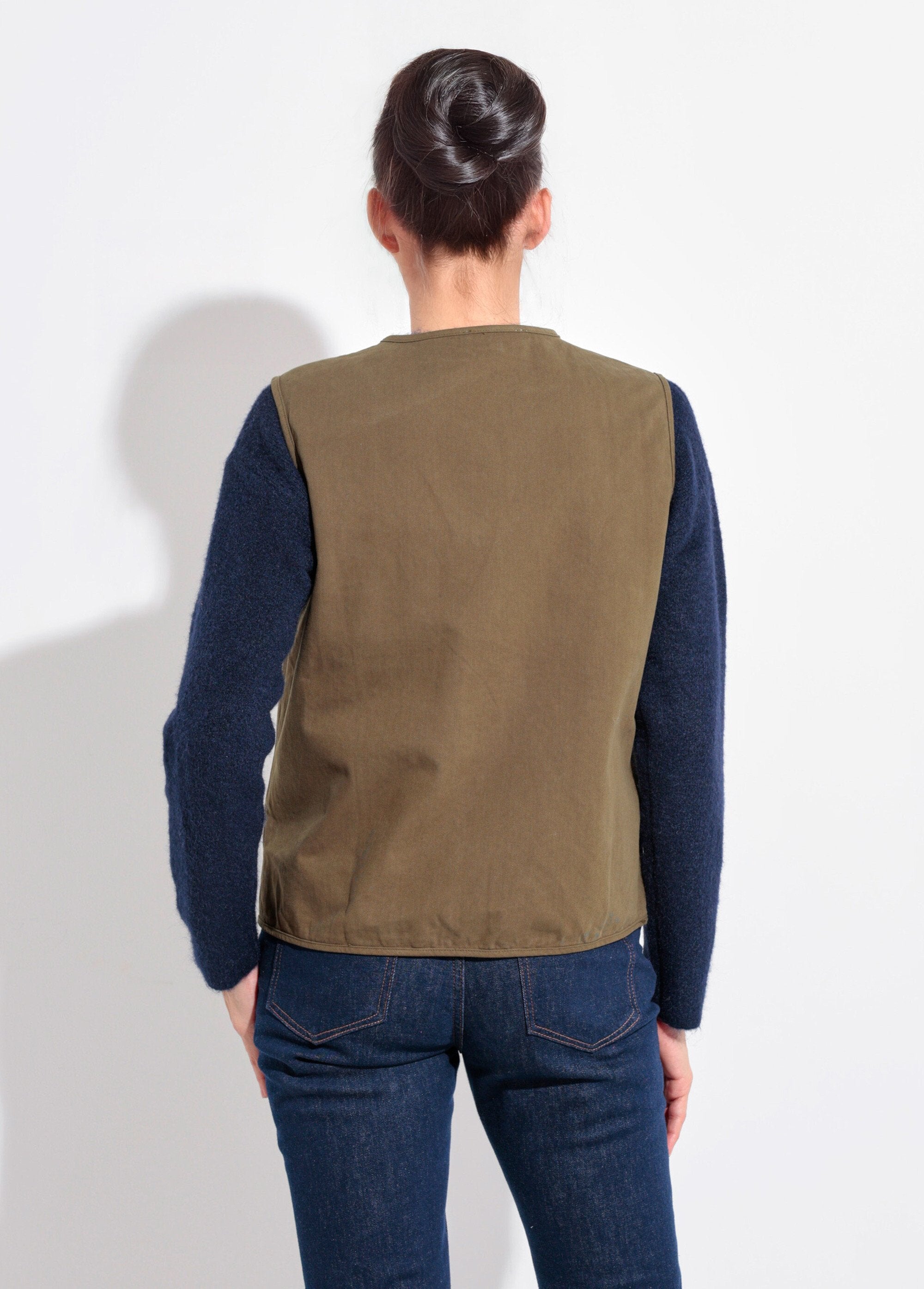Sleeveless_round-neck_twill_vest_Khaki_DO1_slim