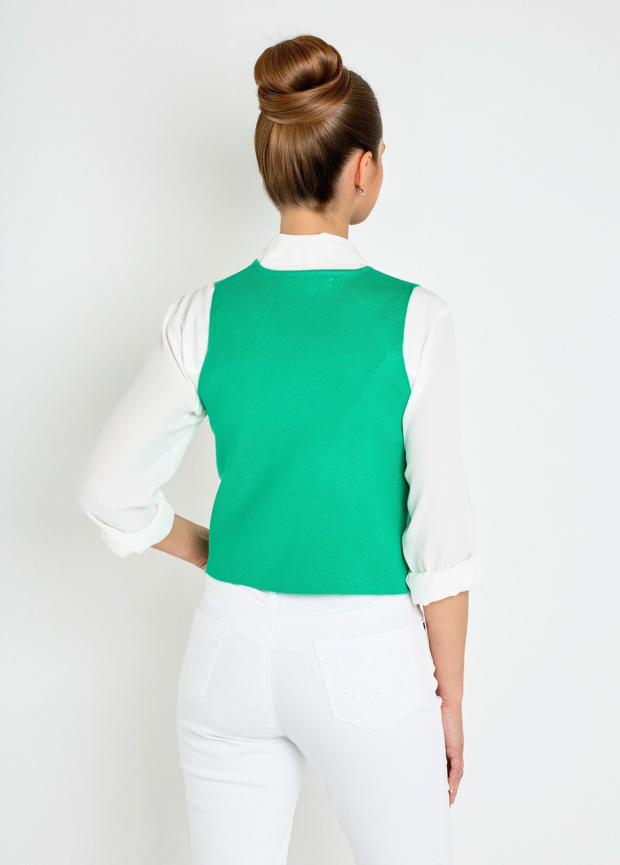 Sleeveless_knitted_and_embroidered_vest_Green_DO1_slim