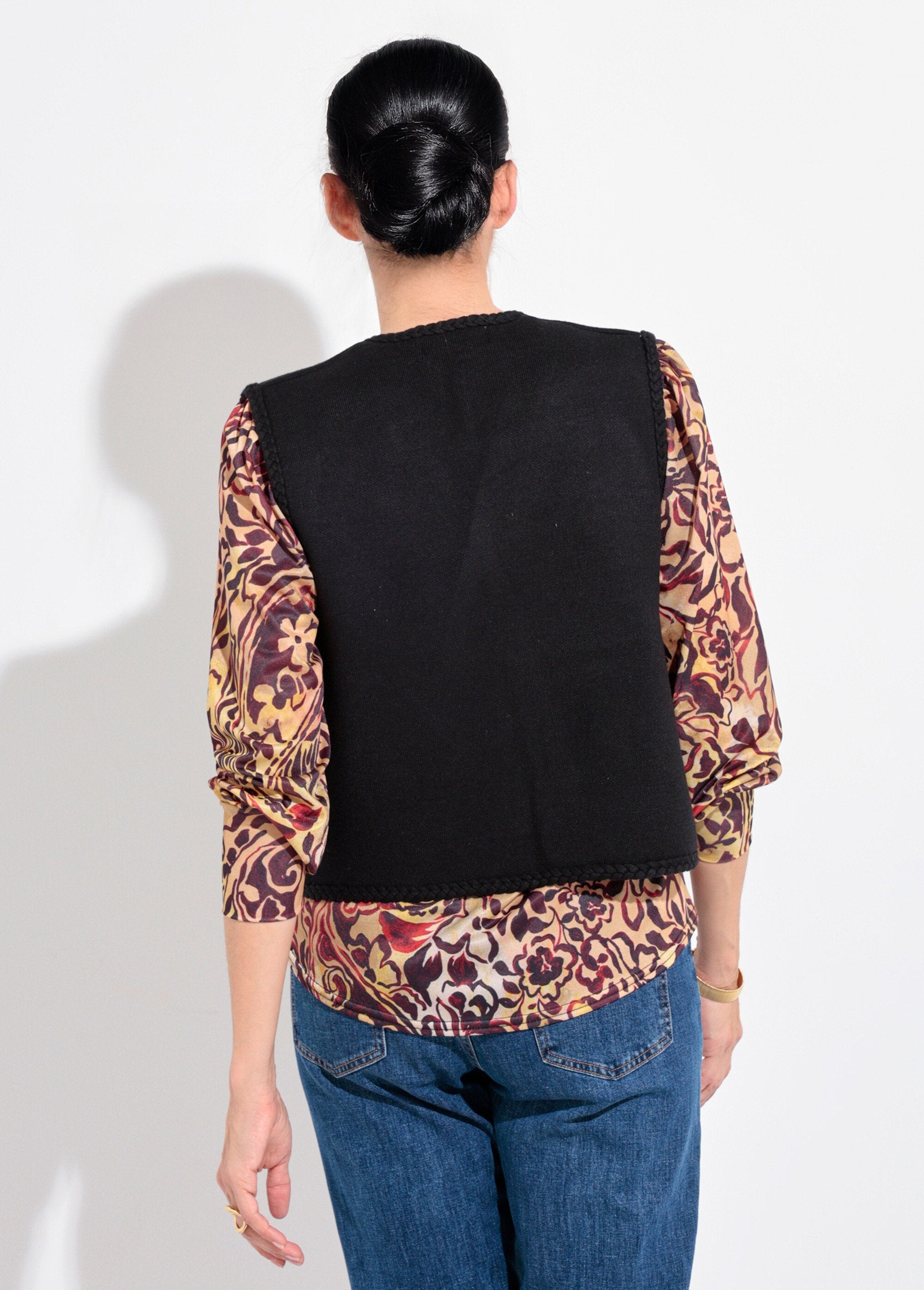 Thick_sleeveless_vest_with_braided_details_Black_DO1_slim