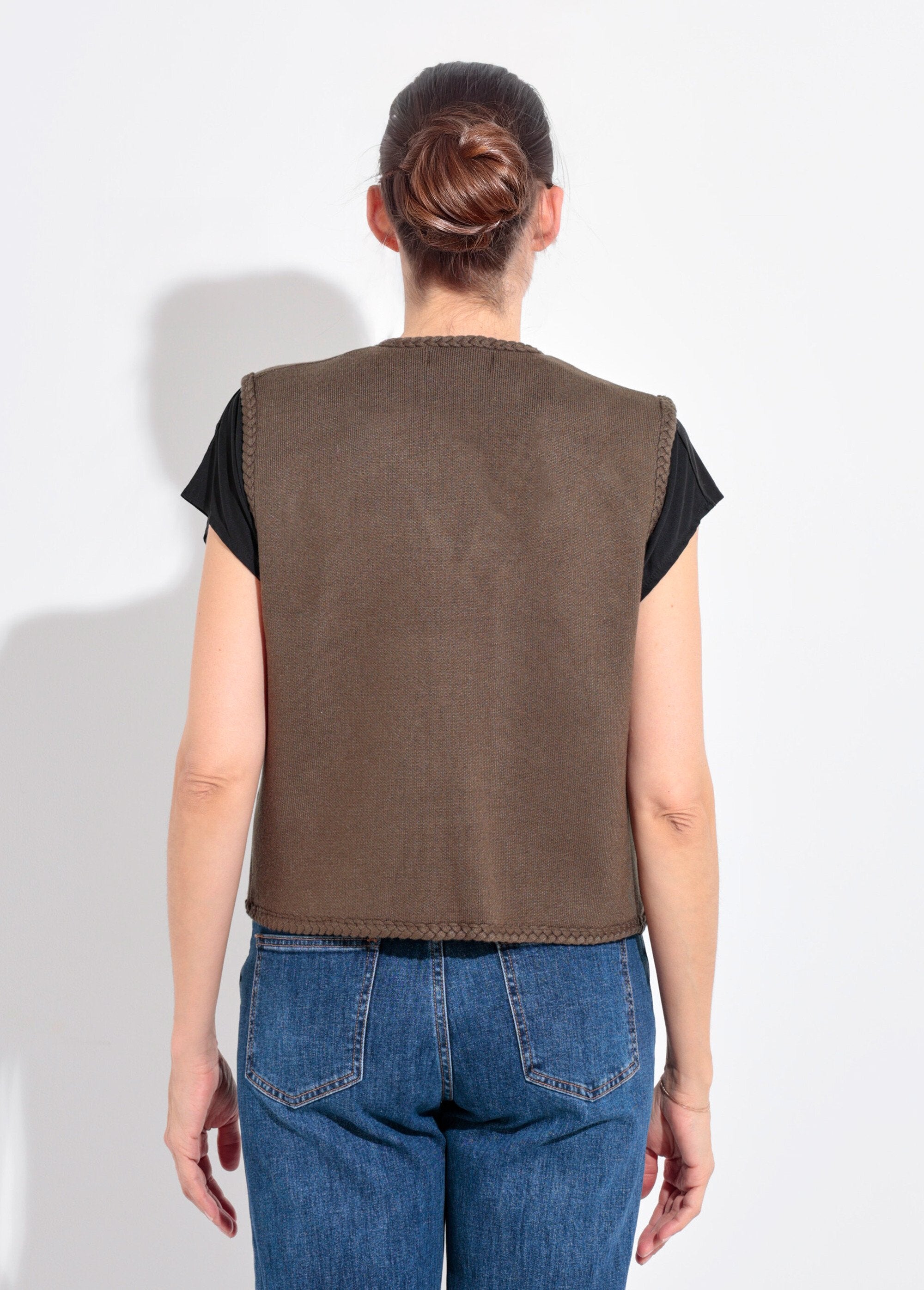 Thick_sleeveless_vest_with_braided_details_Khaki_DO1_slim