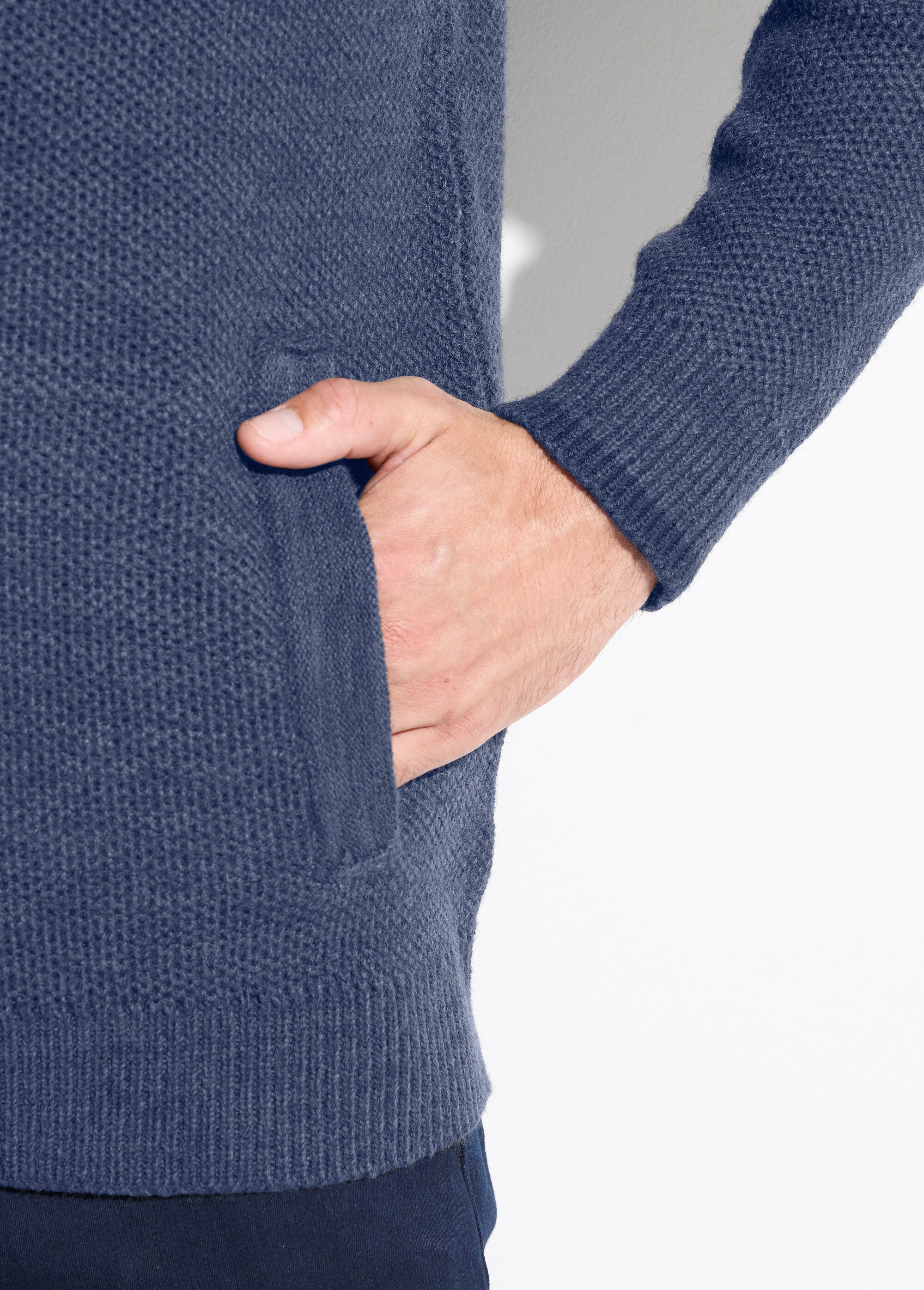 High-neck_zip-up_cardigan,_knit_with_wool_Blue_DE2_slim