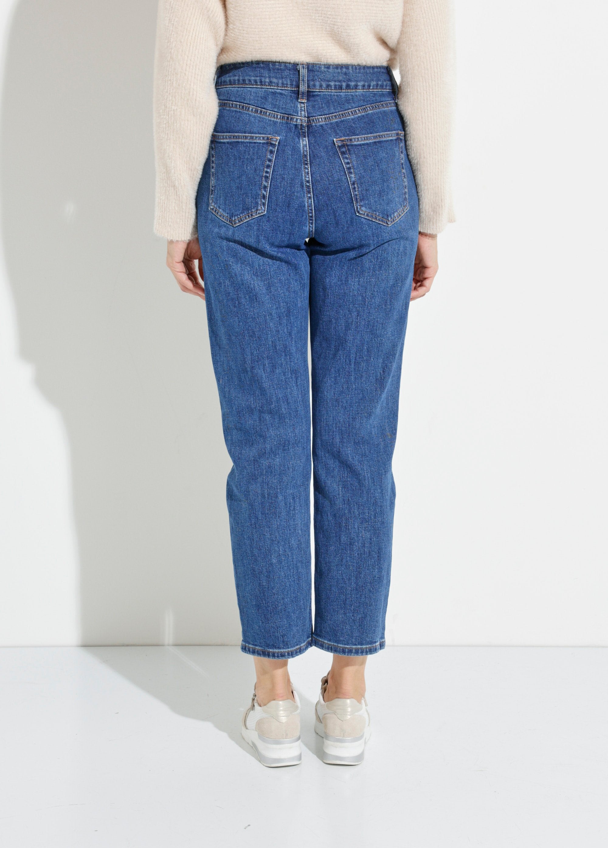 Denim_mom_jeans,_PLUS_SIZE_special_Medium_denim_DO1_slim