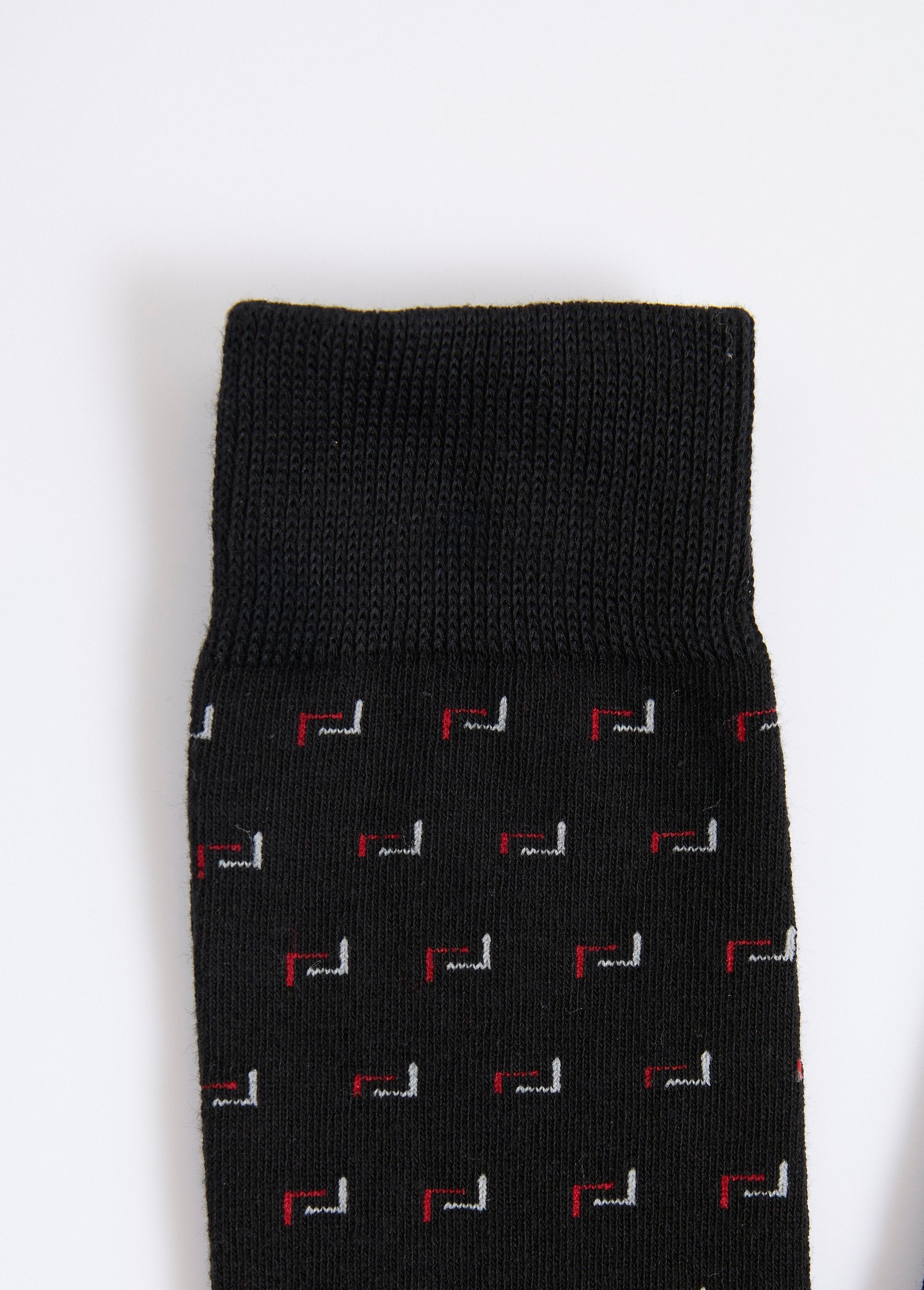 Pack_of_6_classic_socks_Black_matching_DE5_slim