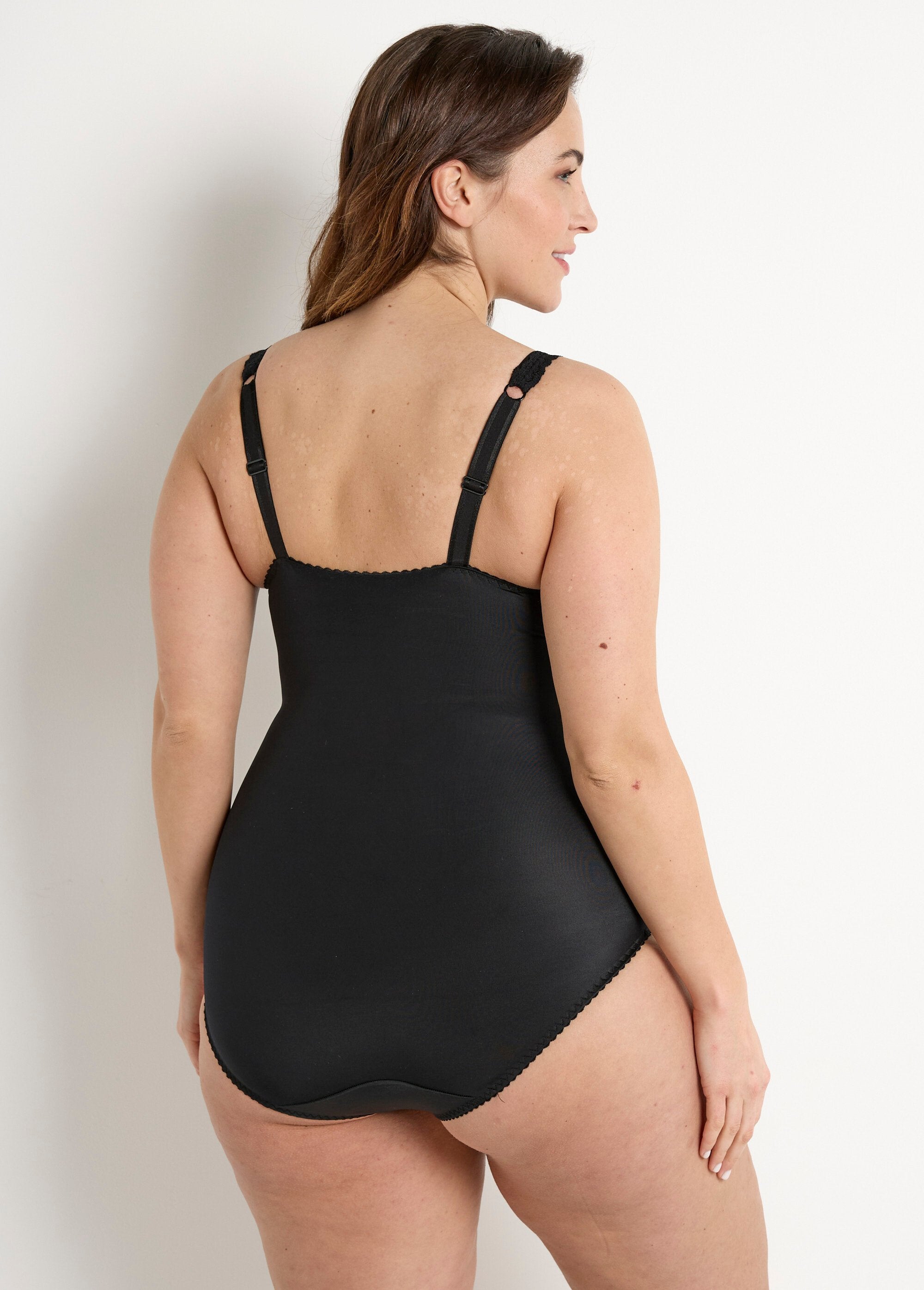 Body_without_underwire_with_inlaid_lace_Black_DO1_curvy