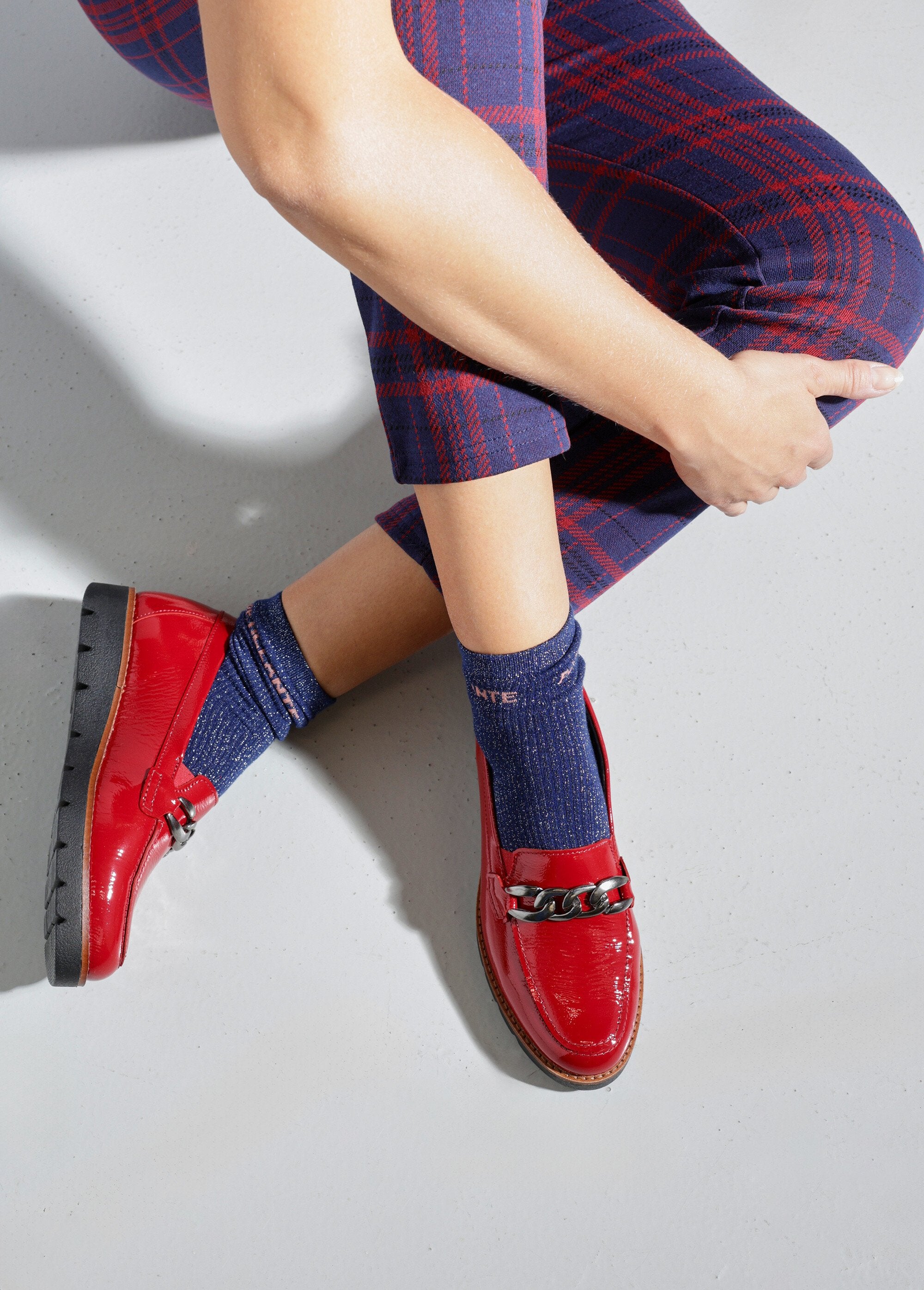 Wide-width_leather_link_chain_moccasins_Red_varnish_SF1_slim