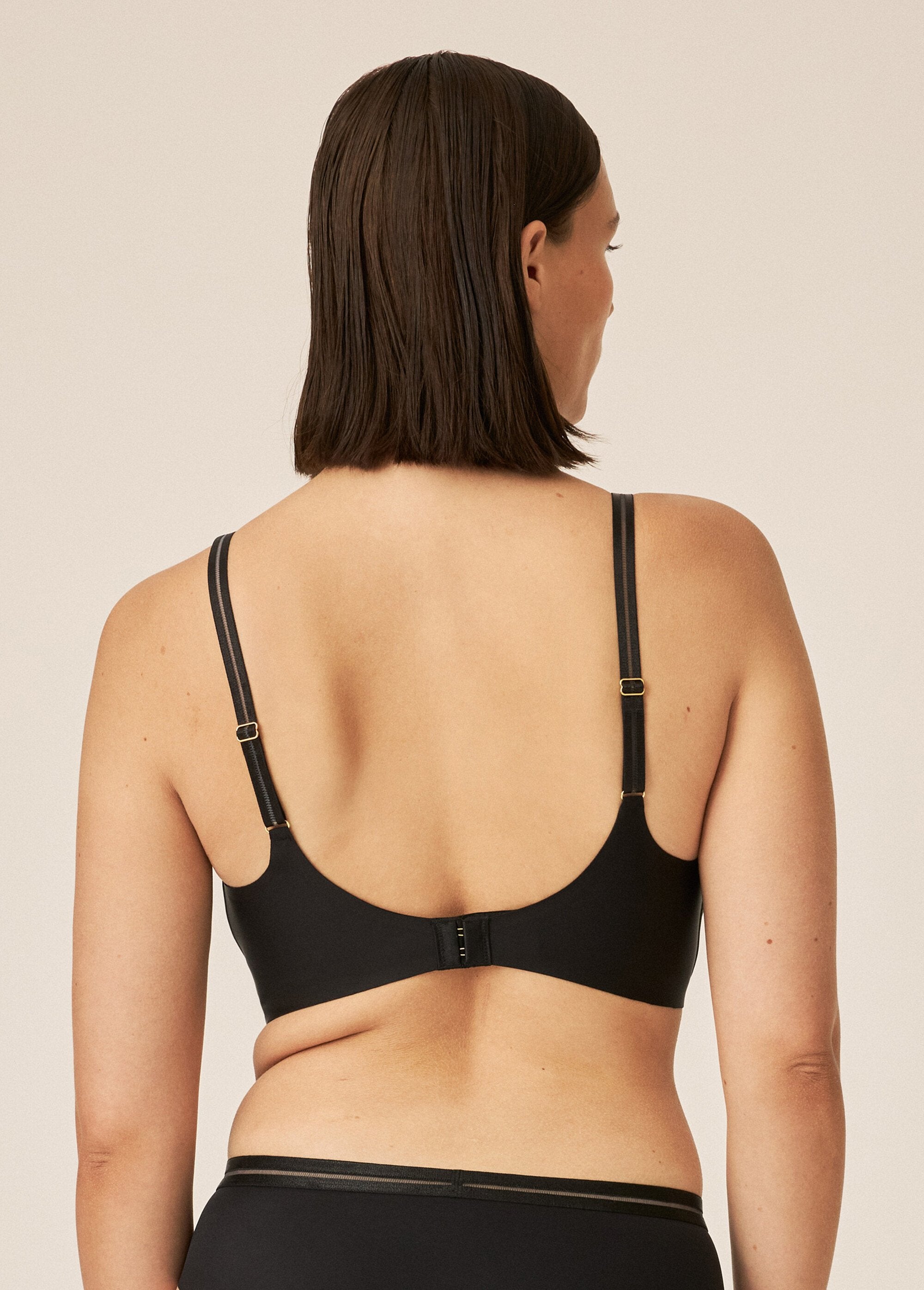 Invisible_non-wired_bra_Black_DO1_slim
