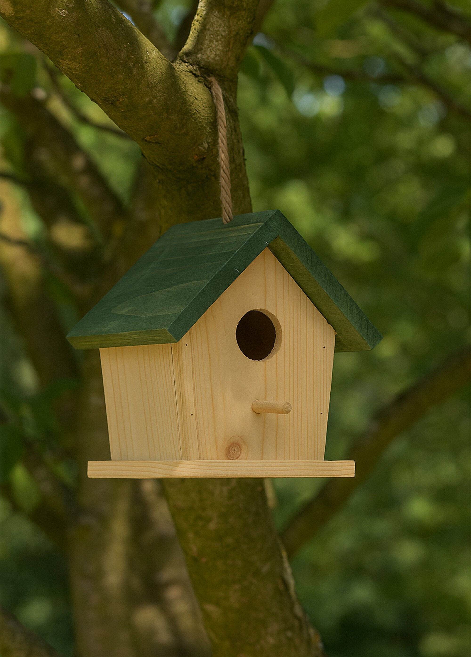 Wooden_and_rope_birdhouse_Green_and_beige_DE2_slim