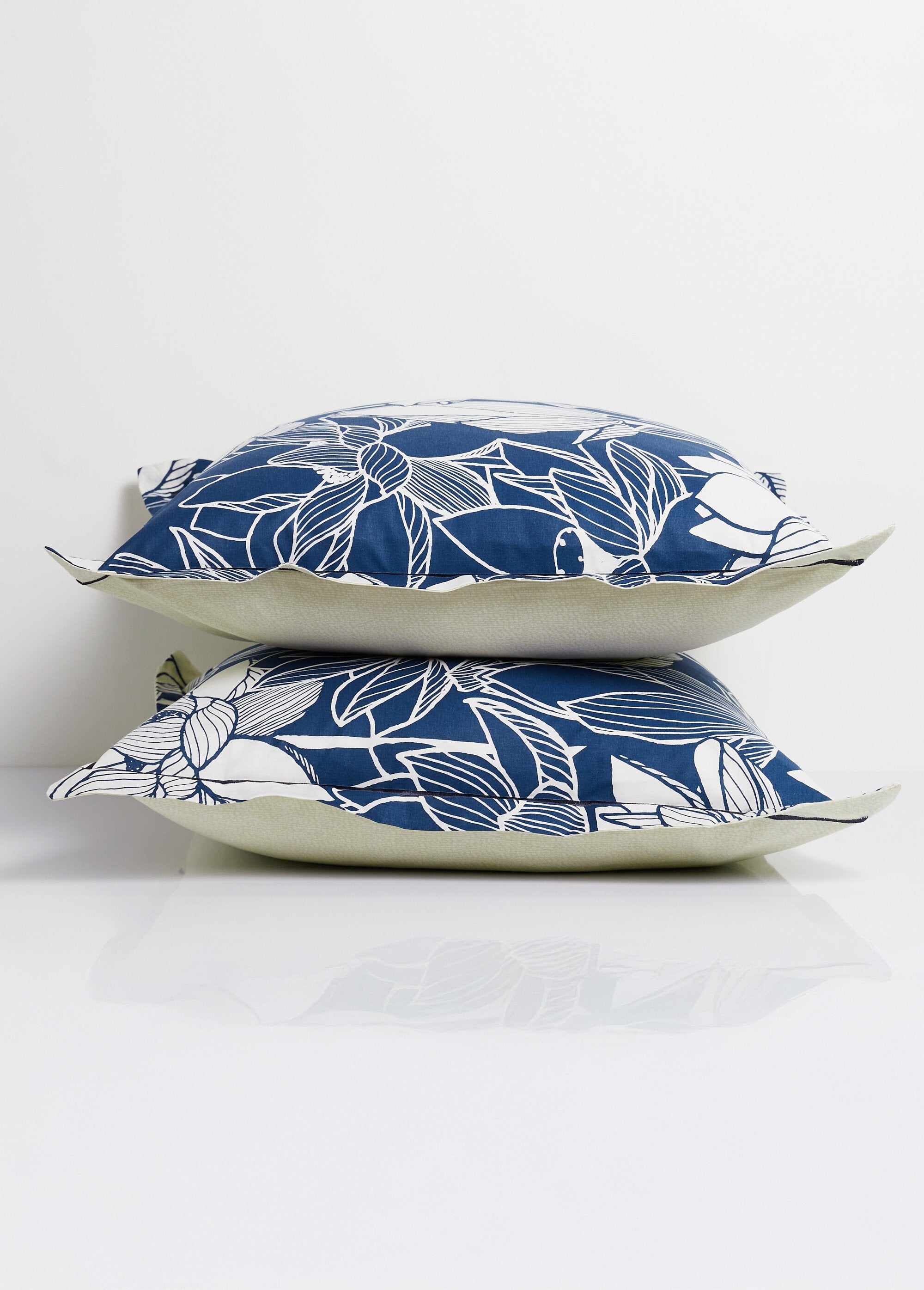 Cotton_duvet_cover_set,_lotus_Blue_DE2_slim