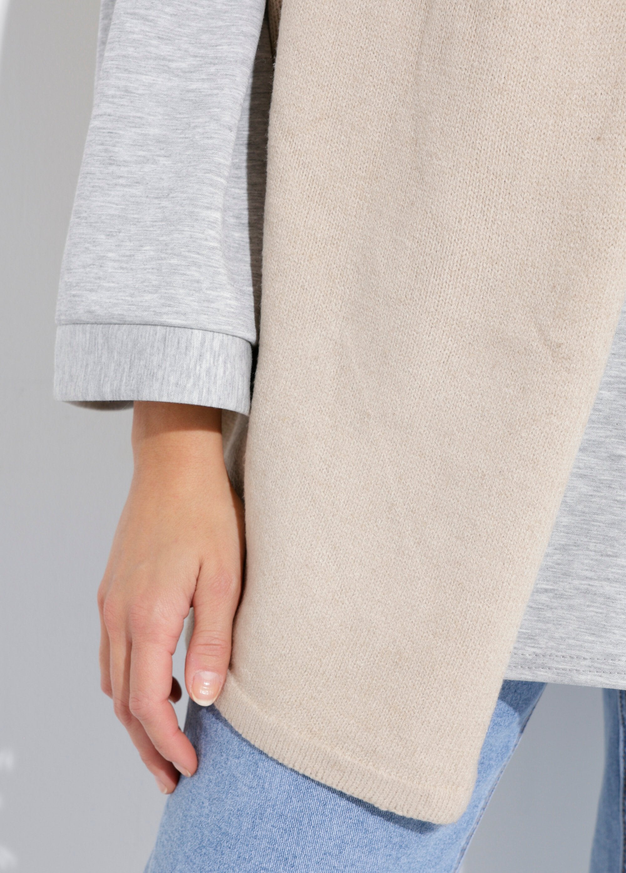 Warm_knitted_poncho_cape_with_wool_Beige_DE1_slim