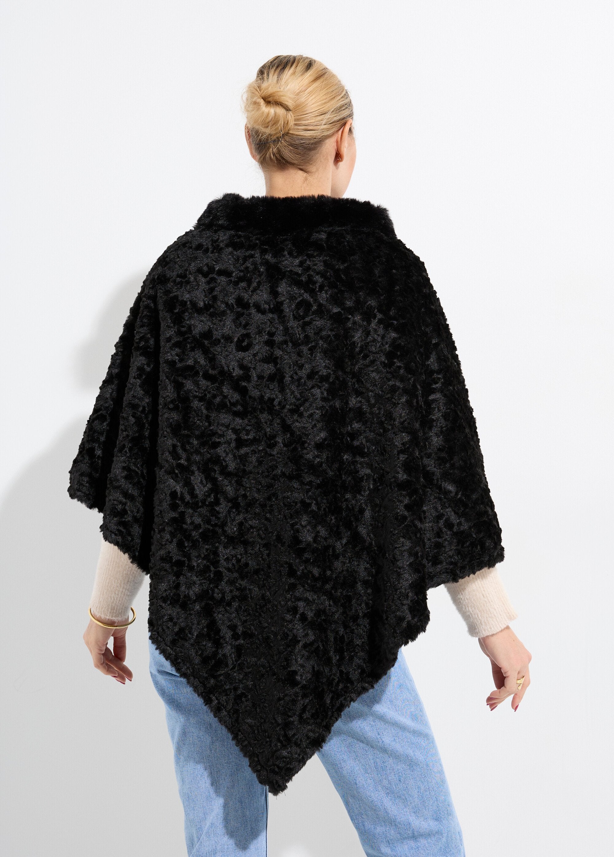 Sherpa-style_fleece_high-neck_poncho_Black_DO1_slim