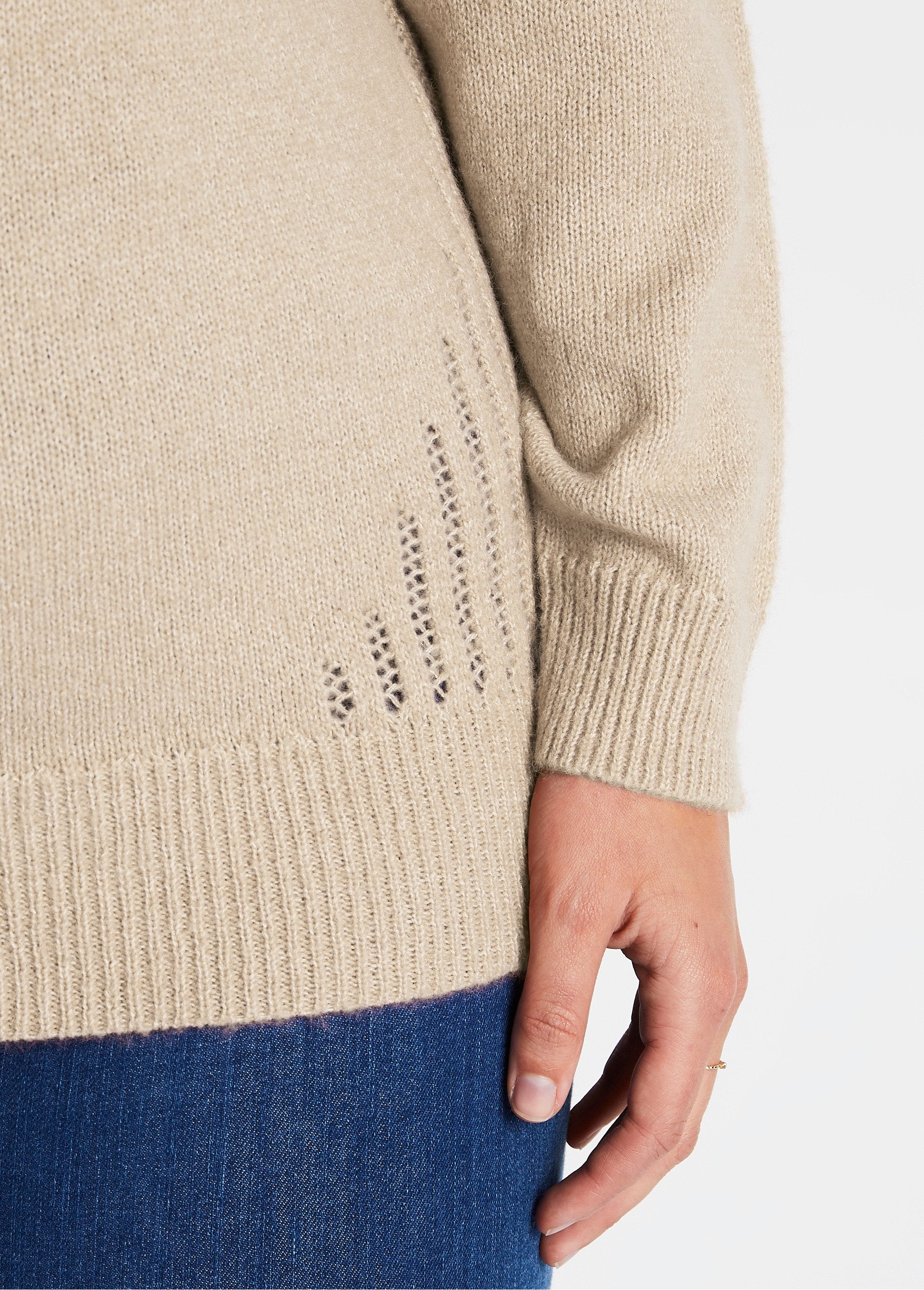 Openwork_sweater_made_with_wool_and_recycled_fibers_String_DE2_curvy