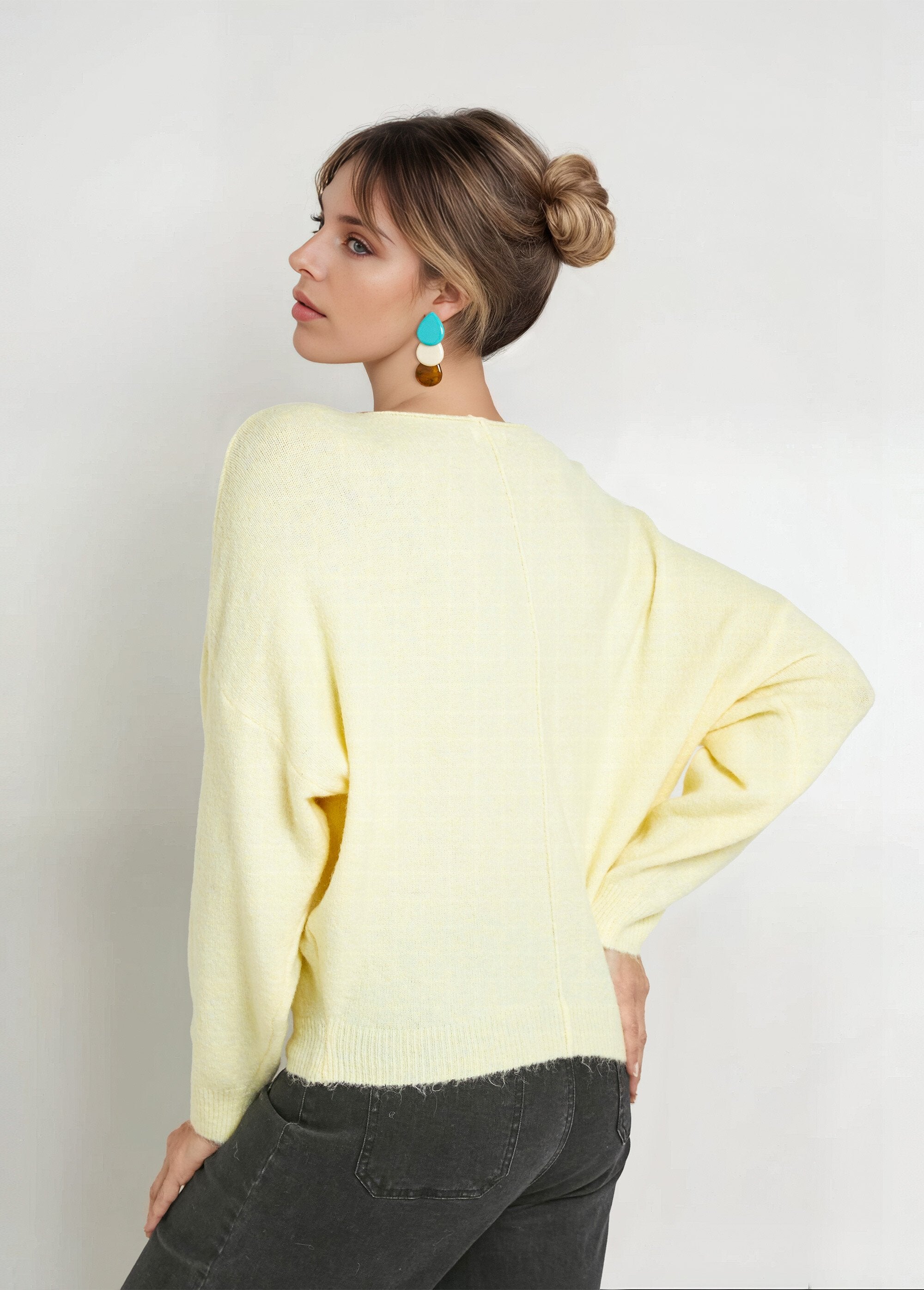 Warm_wool_sweater_with_boat_neckline_Light_yellow_DO1_slim