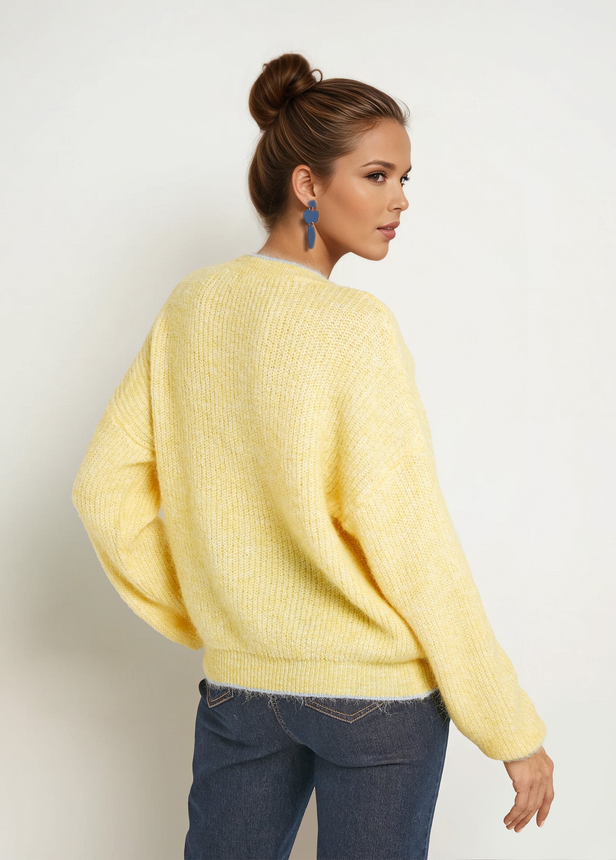 Warm_sweater_with_wool_message_patch_Light_yellow_DO1_slim